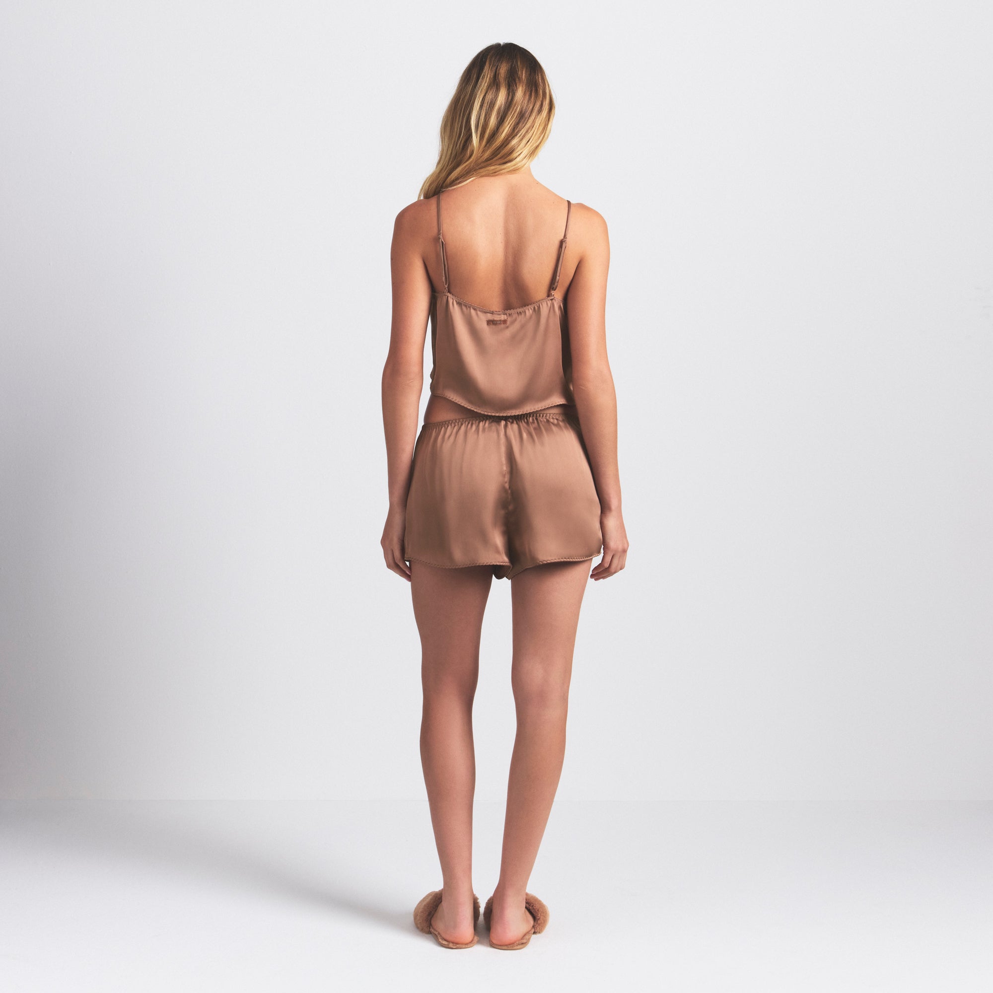 SKIMS WOVEN SHINE CAMI AND SHORT SLEEP SET | SIENNA - Sneaker Türkiye