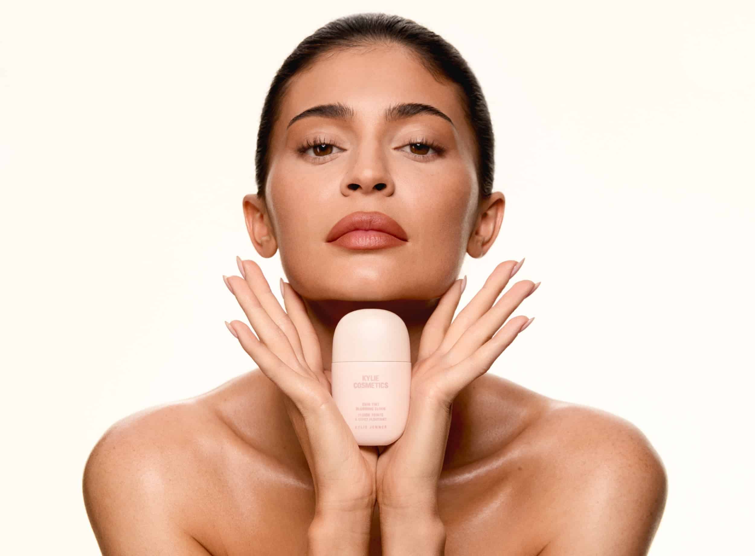 Kylie Skin Tint Campaign Look Bundle - Sneaker Türkiye
