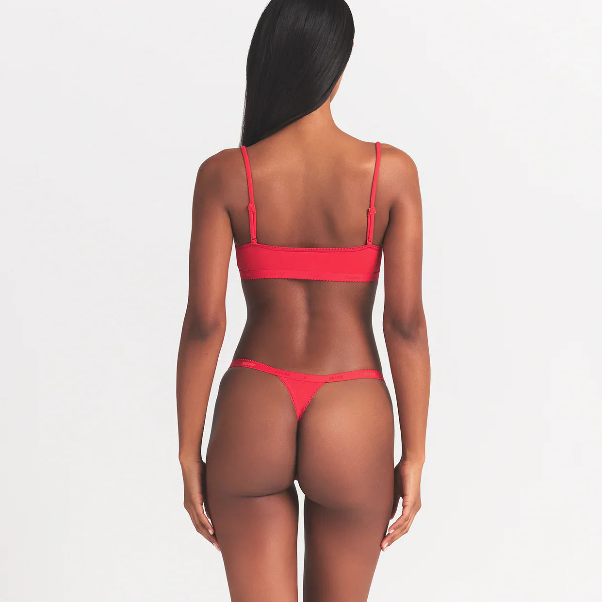 SKIMS LIGHTWEIGHT COTTON LOGO PICOT THONG | RUBY TONAL - Sneaker Türkiye