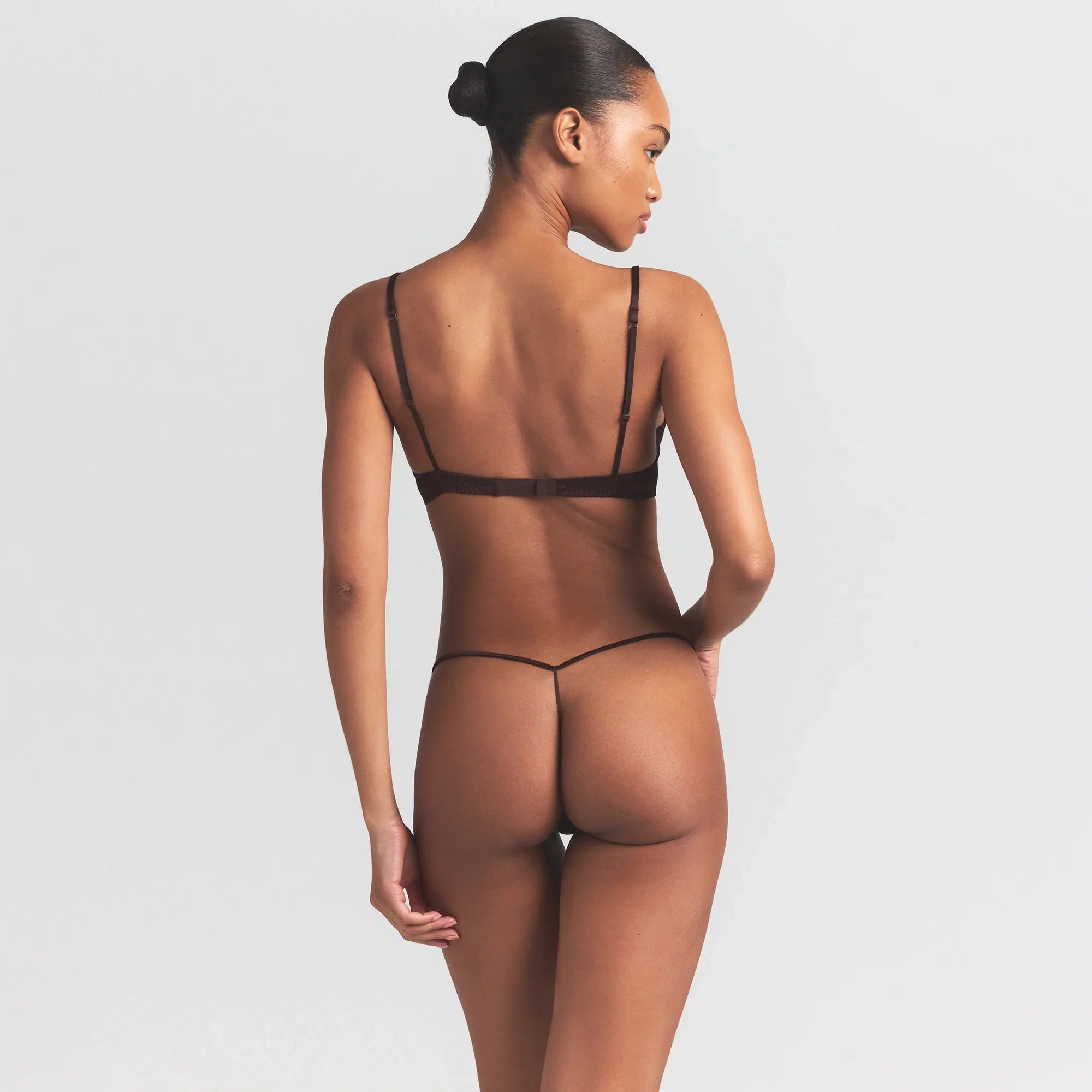 SKIMS SILK LACE STRING THONG | ESPRESSO CONTRAST - Sneaker Türkiye