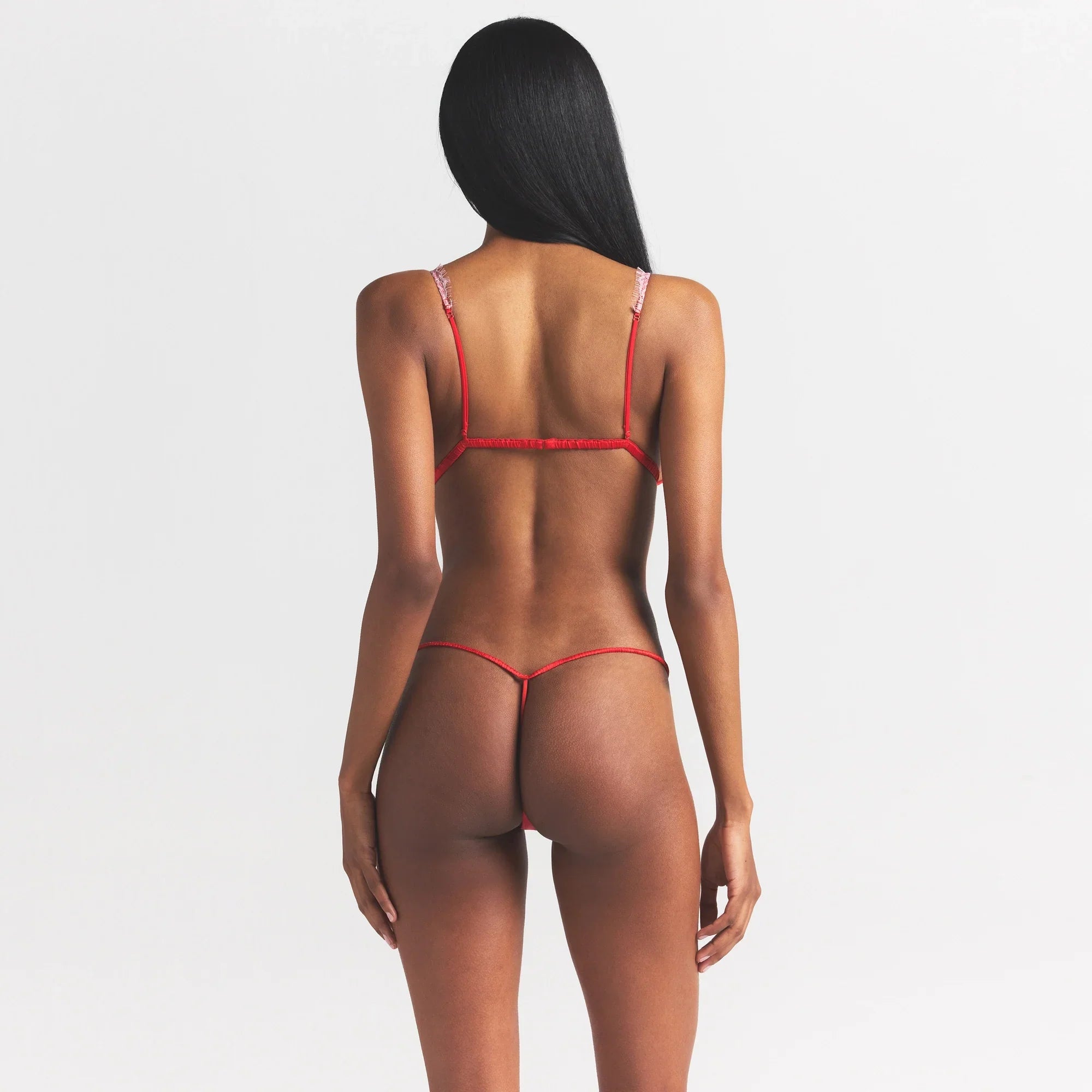SKIMS SILK LACE STRING THONG | RUBY CONTRAST - Sneaker Türkiye