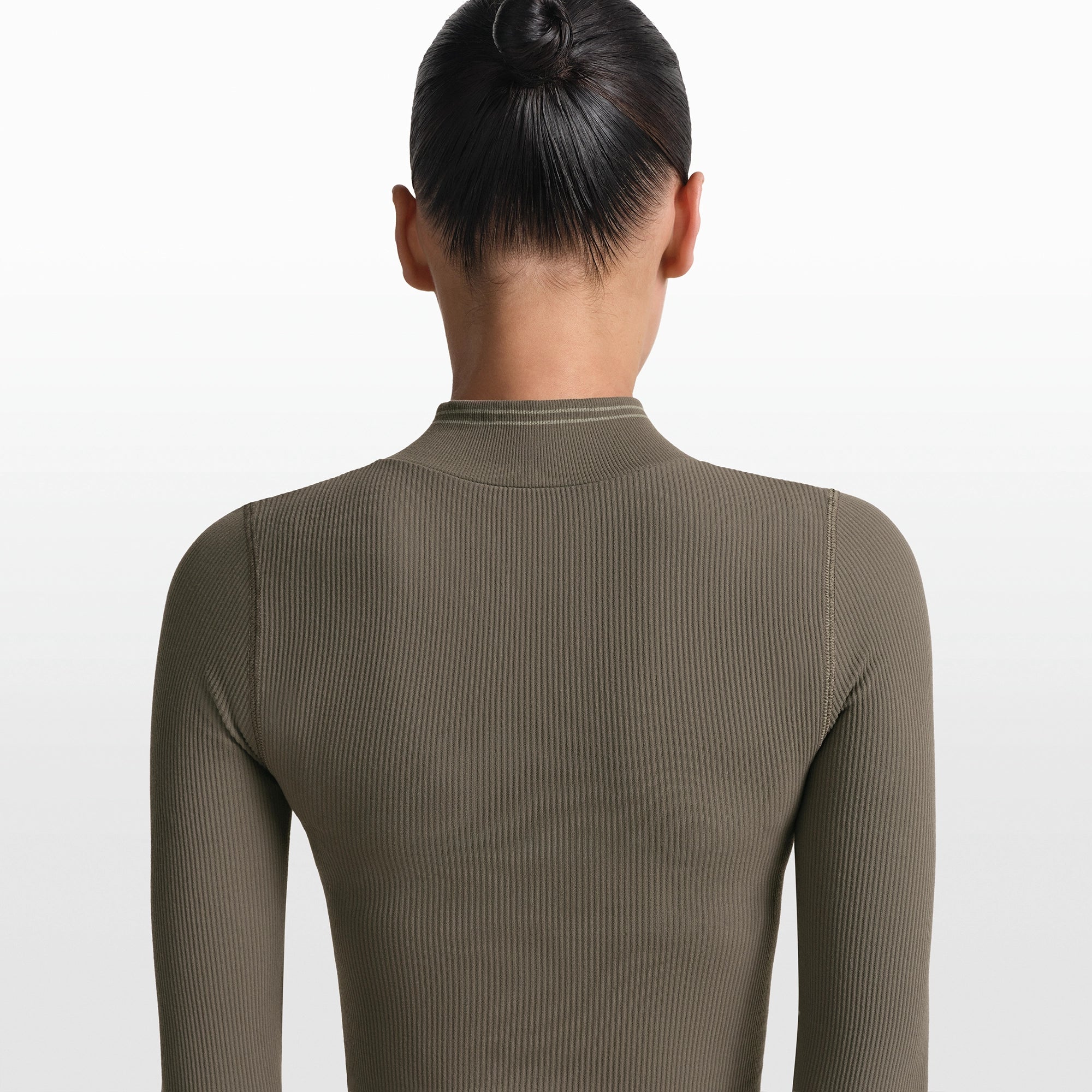 NikeSKIMS RIBBED SEAMLESS ZIP UP CROP JACKET | DUSTY OAKMOSS - Sneaker Türkiye