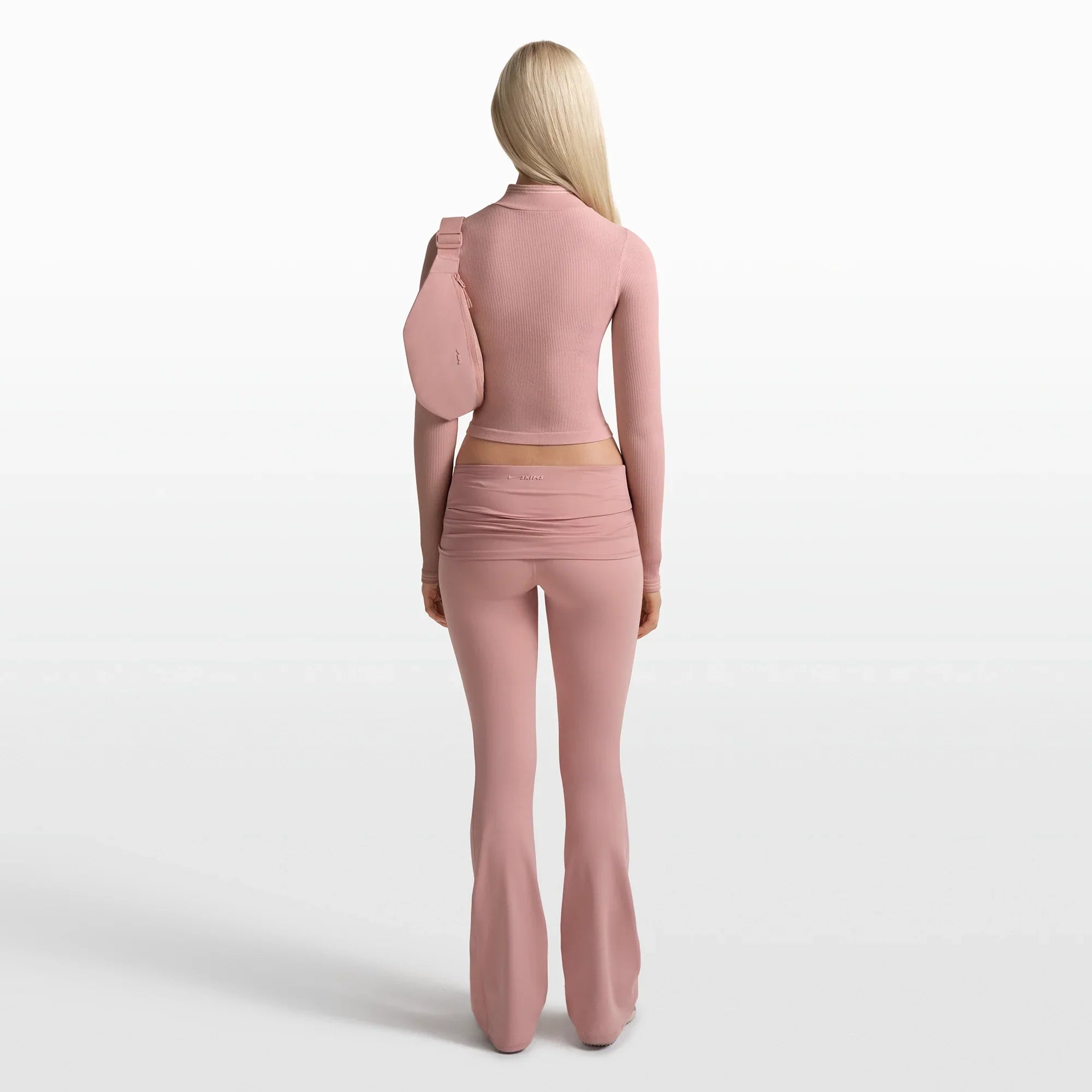 NikeSKIMS RIBBED SEAMLESS ZIP UP CROP JACKET | HIMALAYAN - Sneaker Türkiye