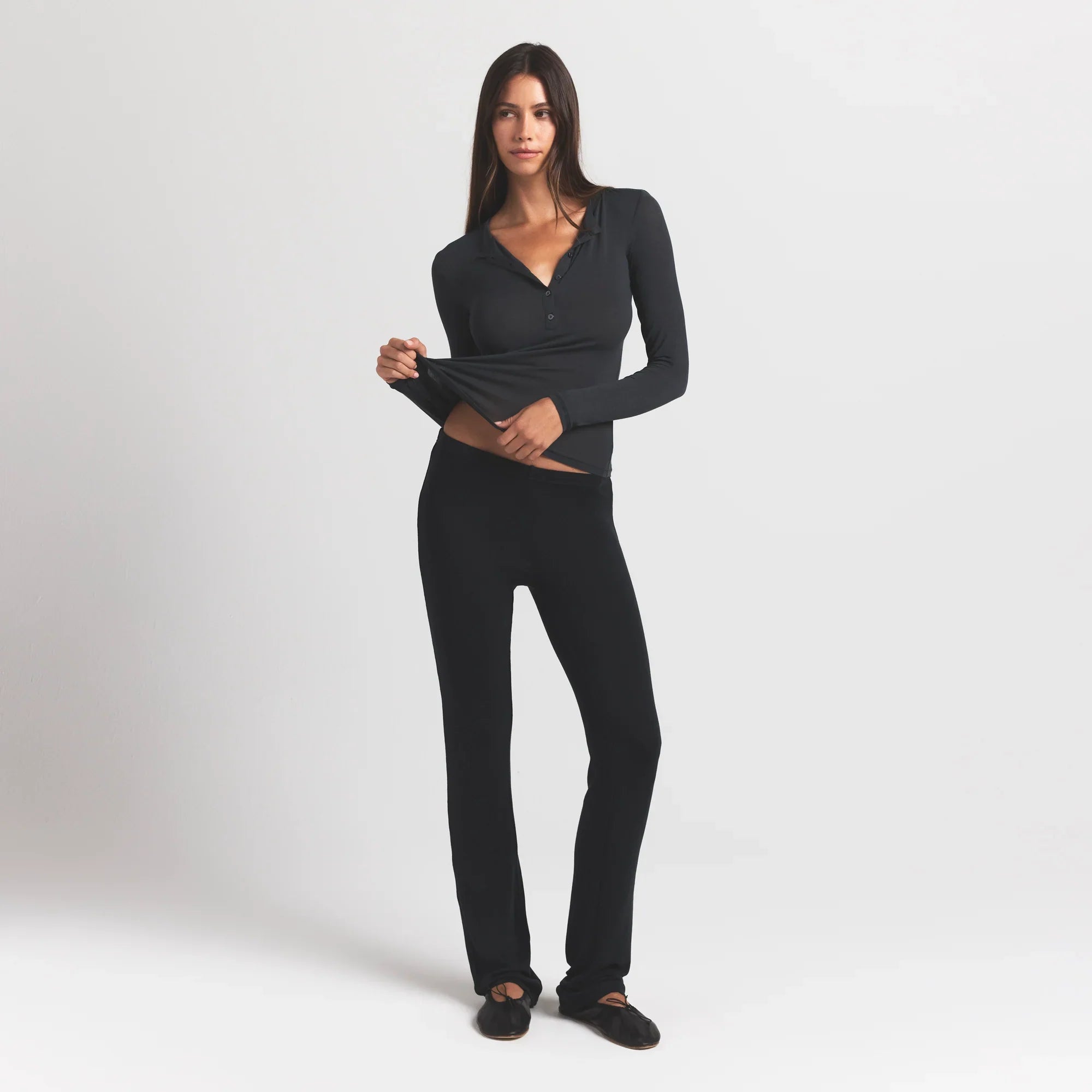 SKIMS SHEER MODAL CREWNECK HENLEY | ONYX - Sneaker Türkiye