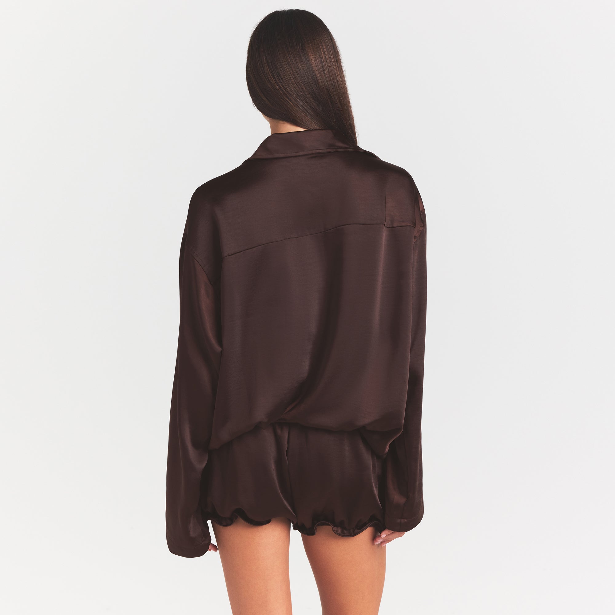 SKIMS LIGHTWEIGHT SATIN OVERBedenD SHIRT | ESPRESSO - Sneaker Türkiye