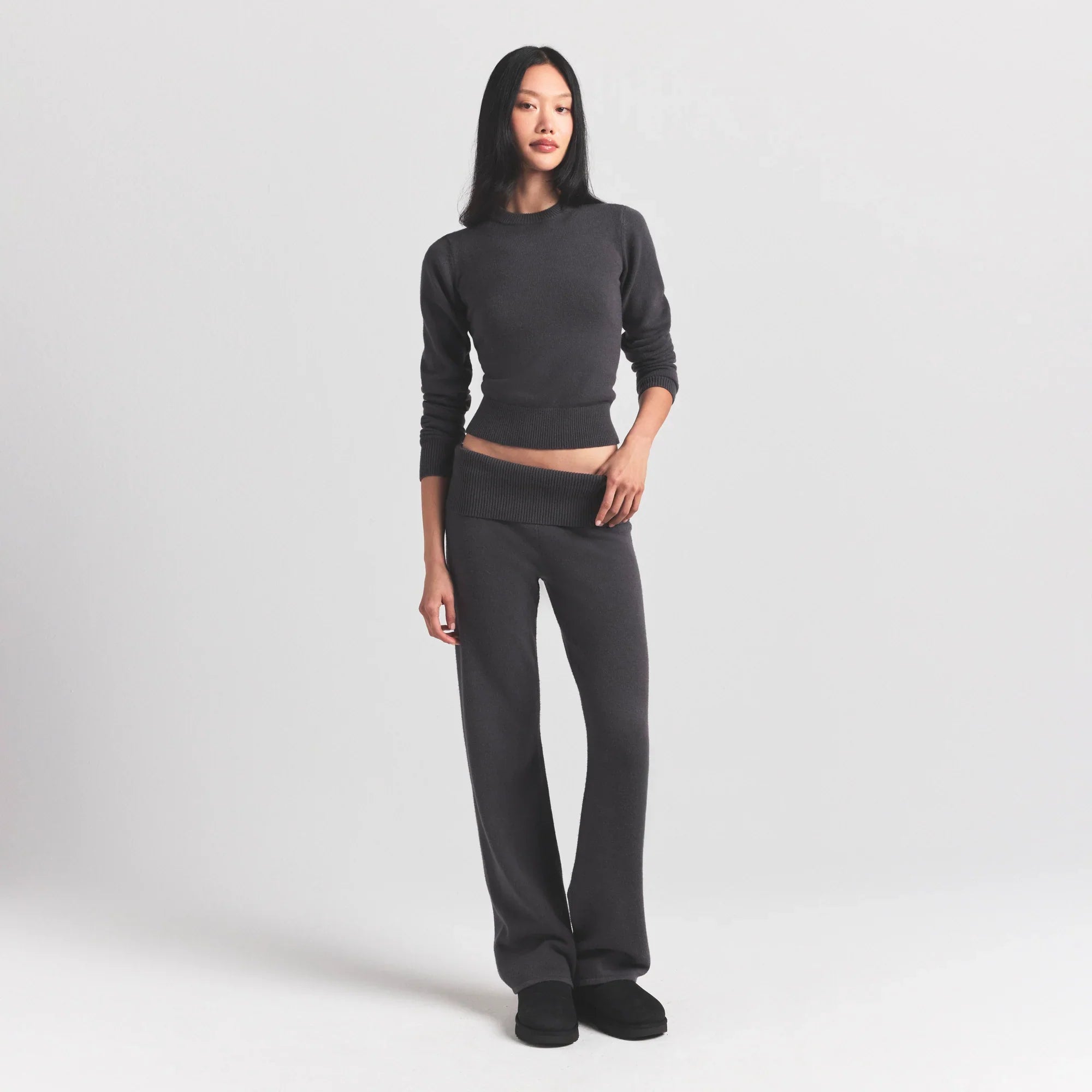 SKIMS SWEATER KNITS RIBBED LONG SLEEVE FITTED CREW NECK | ASH - Sneaker Türkiye