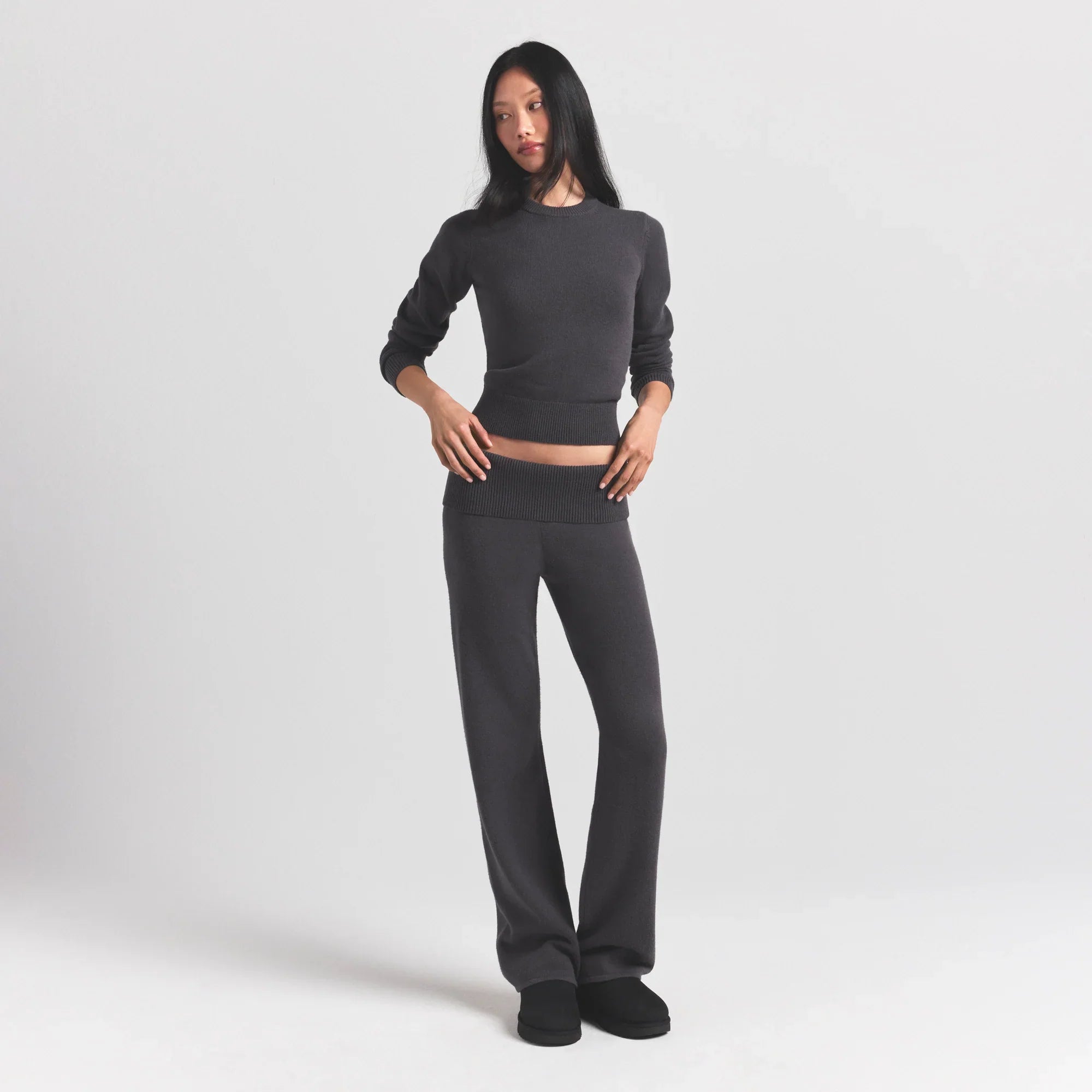 SKIMS SWEATER KNITS RIBBED LONG SLEEVE FITTED CREW NECK | ASH - Sneaker Türkiye