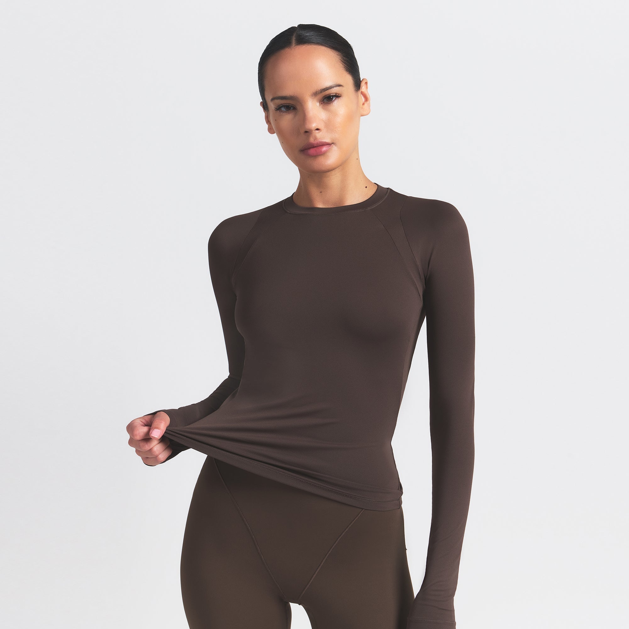 NikeSKIMS AIRY LONG SLEEVE CREW NECK TOP | DARK SEPIA - Sneaker Türkiye