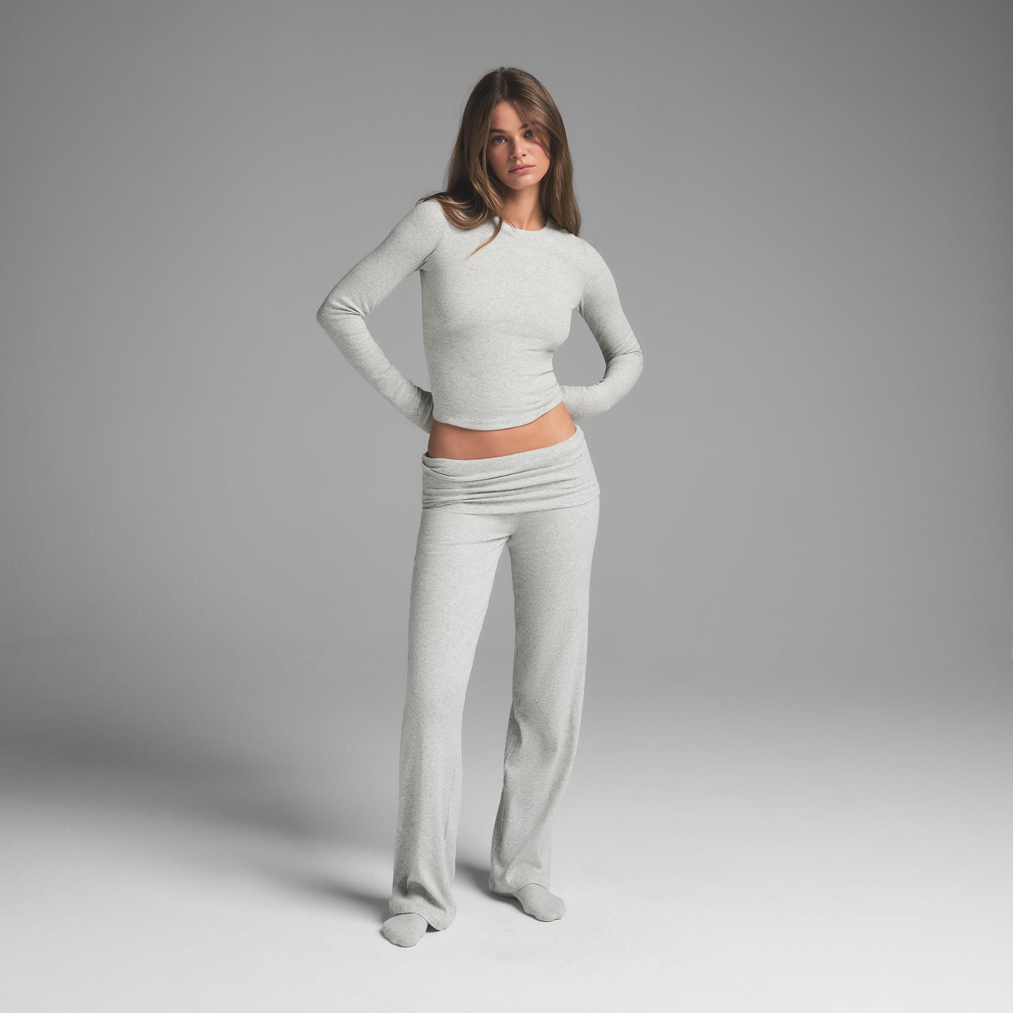 SKIMS COTTON RIB LONG SLEEVE T-SHIRT | LIGHT HEATHER GREY - Sneaker Türkiye