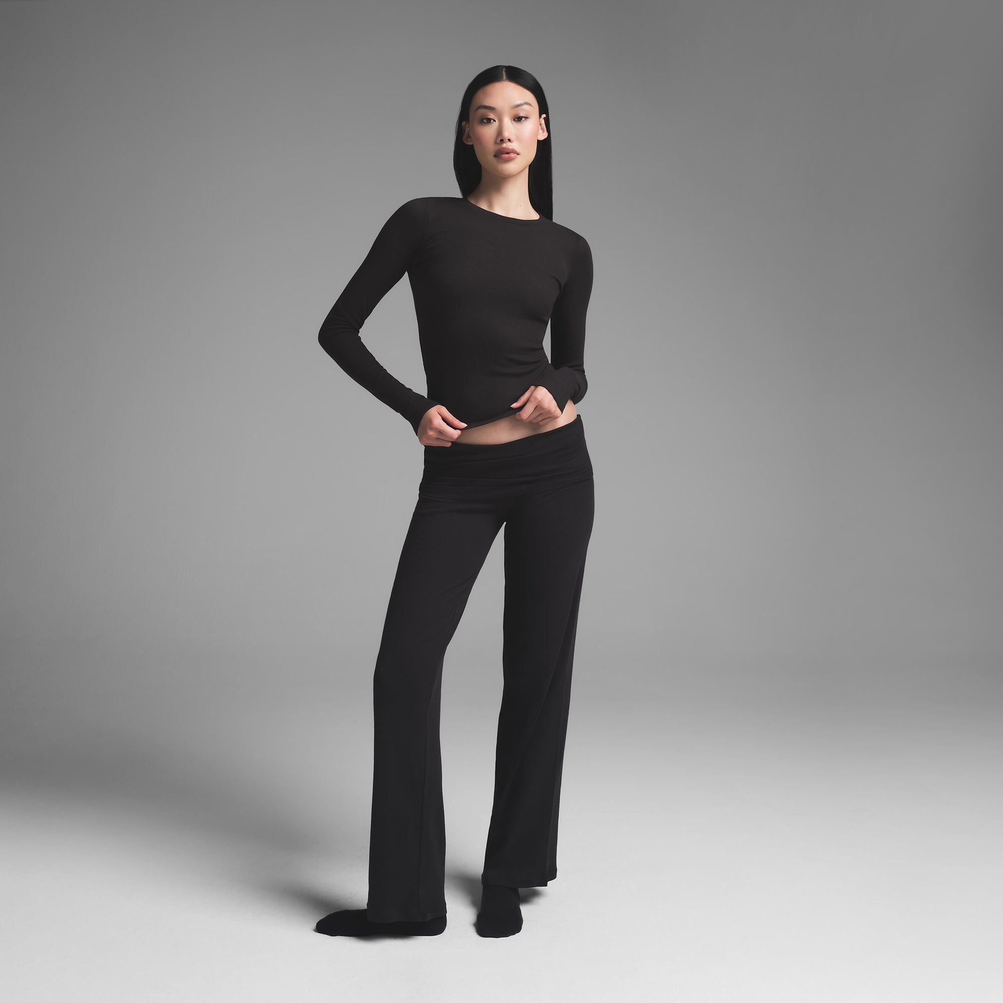 SKIMS COTTON RIB LONG SLEEVE T-SHIRT | SOOT - Sneaker Türkiye