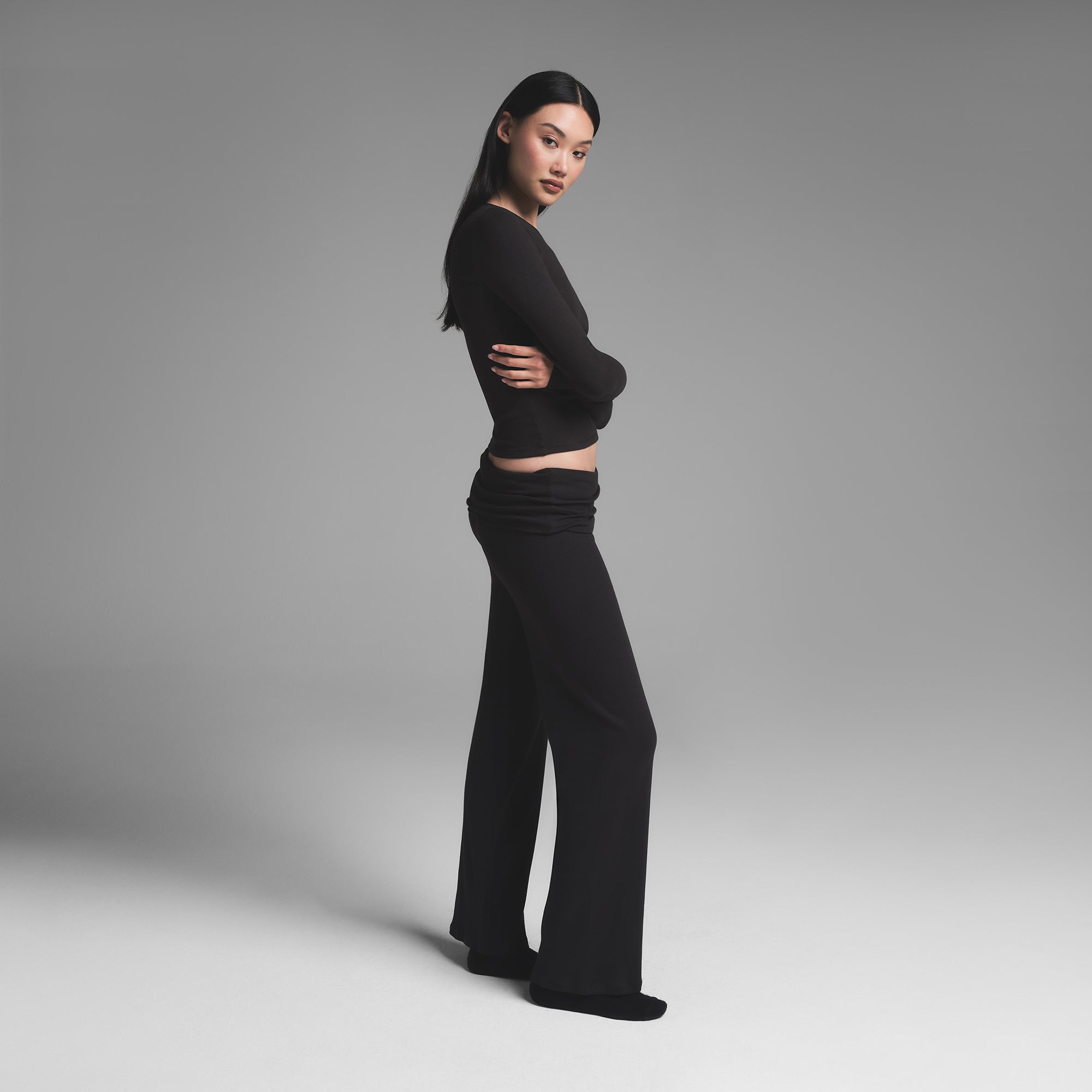 SKIMS COTTON RIB LONG SLEEVE T-SHIRT | SOOT - Sneaker Türkiye