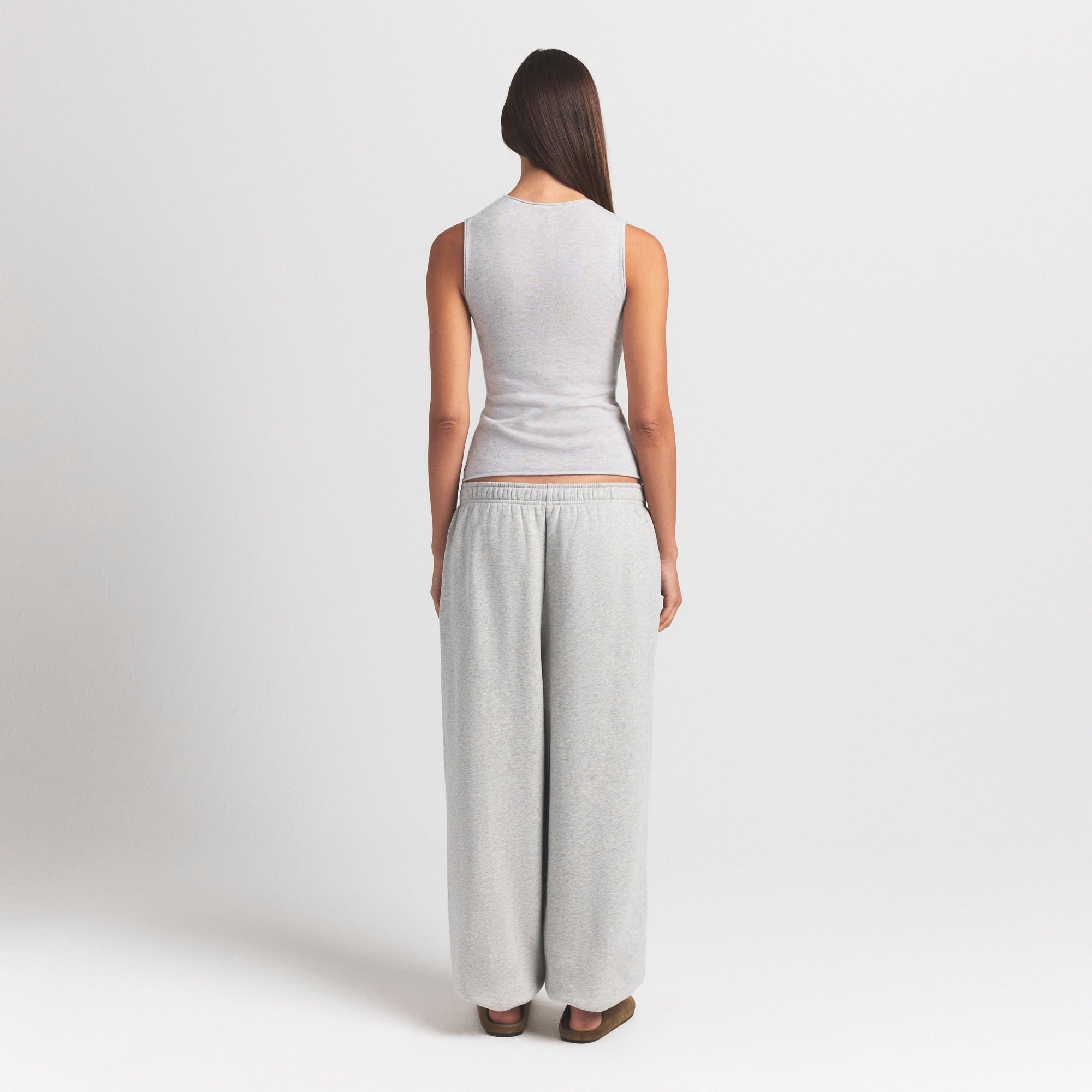 SKIMS FEATHERWEIGHT CASHMERE SLEEVELESS TOP | LIGHT HEATHER GREY - Sneaker Türkiye