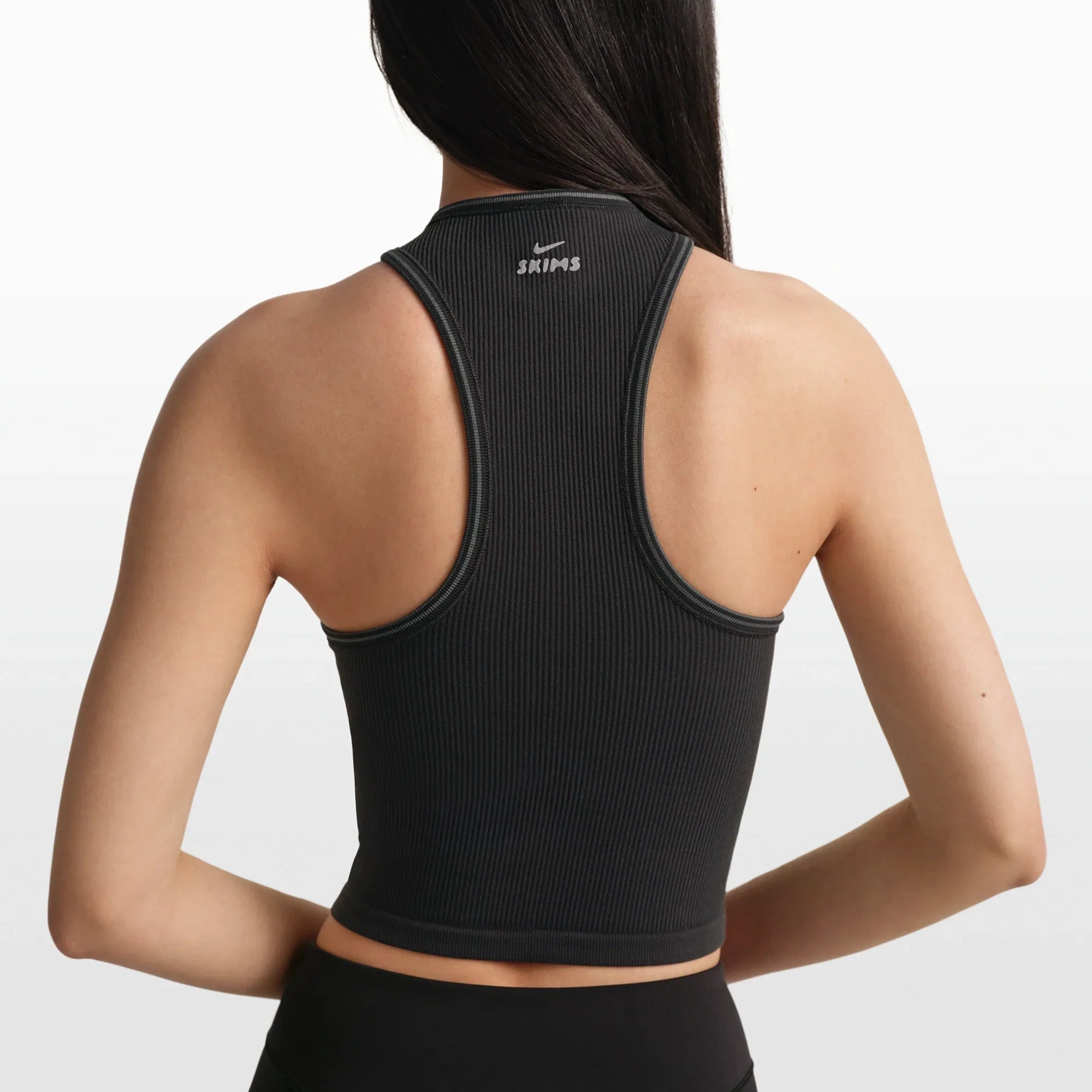 NikeSKIMS RIBBED SEAMLESS RACER FRONT TANK | OBSIDIAN - Sneaker Türkiye