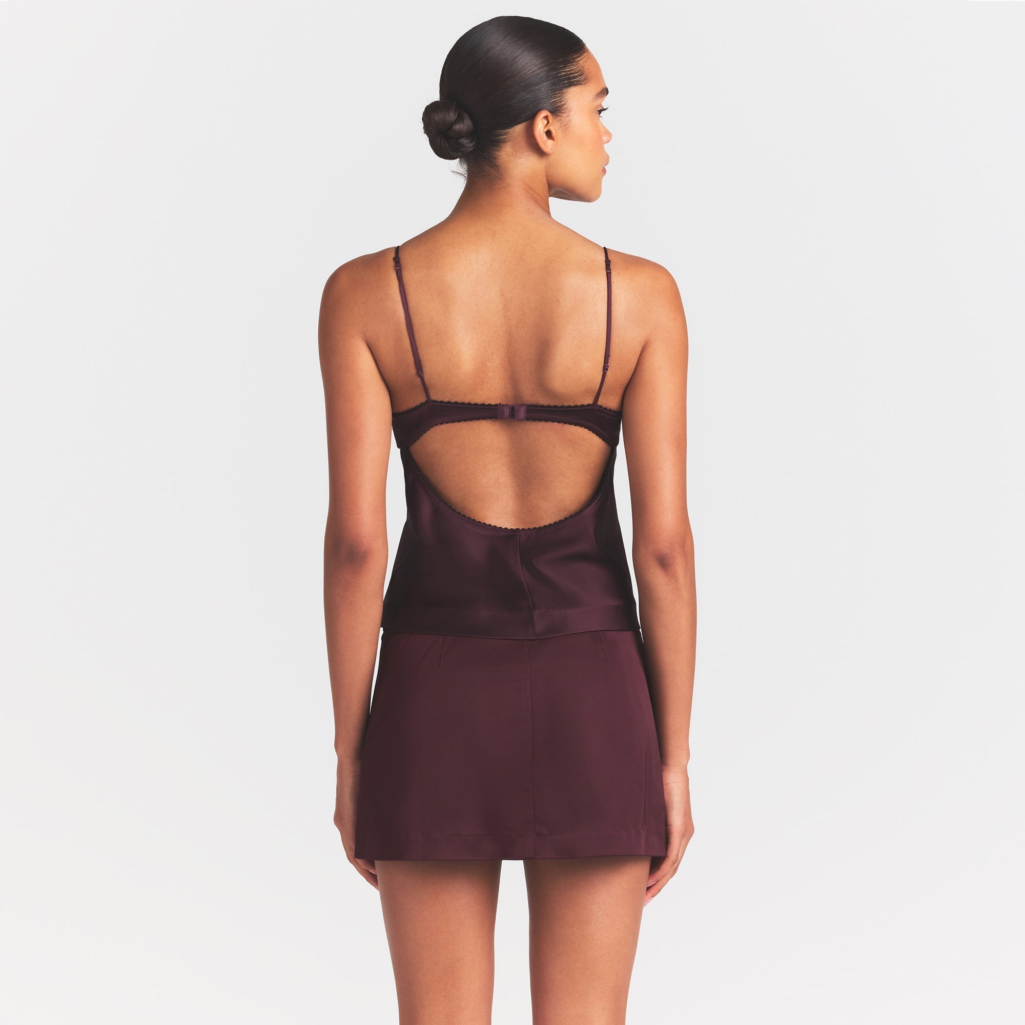 SKIMS SATIN CAMI | CURRANT - Sneaker Türkiye