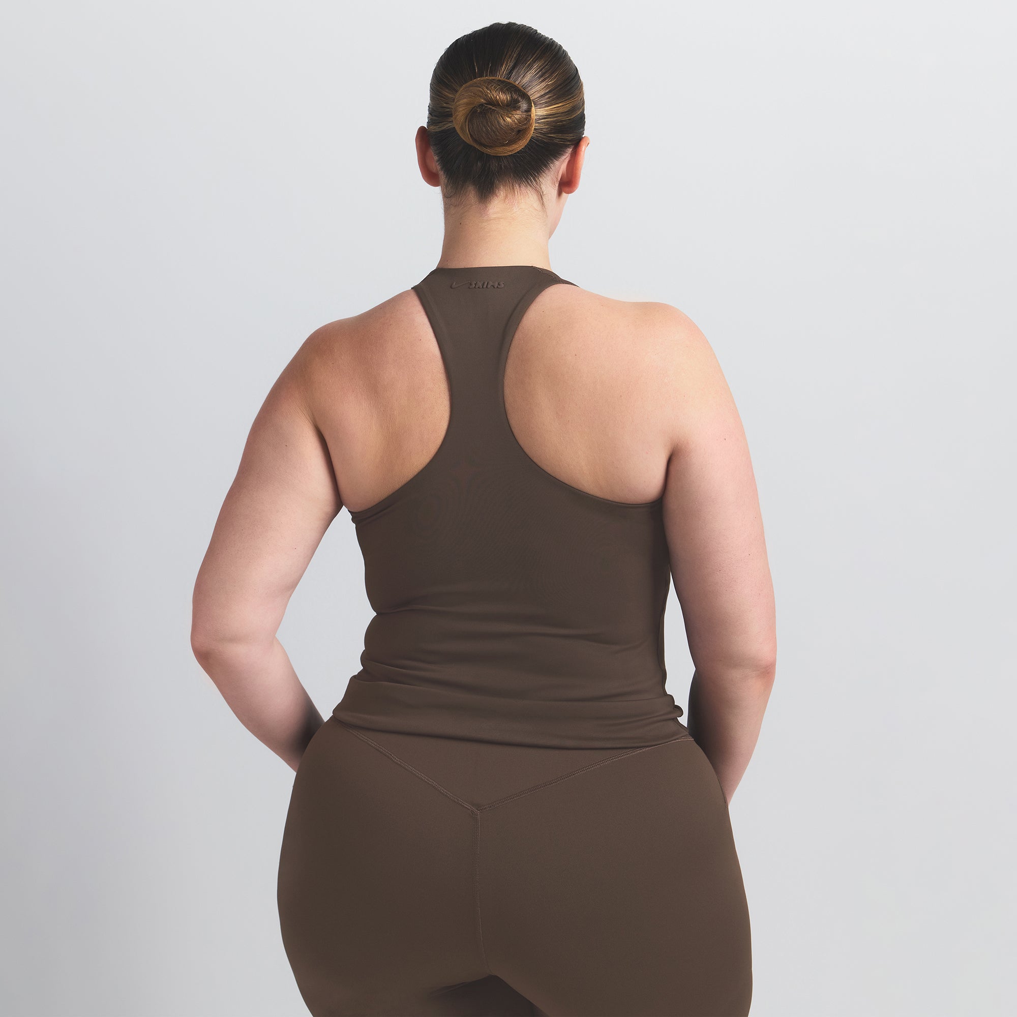 NikeSKIMS MATTE RACER BACK TANK | DARK SEPIA - Sneaker Türkiye
