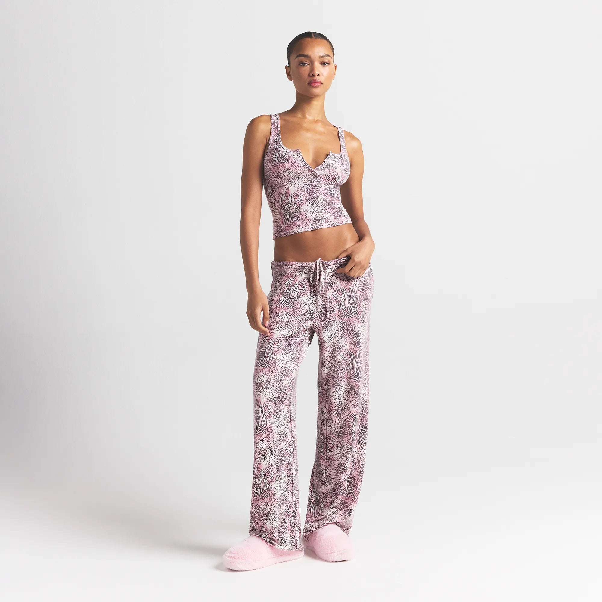 SKIMS SLEEP HENLEY TANK | BLOOM MINI MULTI ANIMAL - Sneaker Türkiye