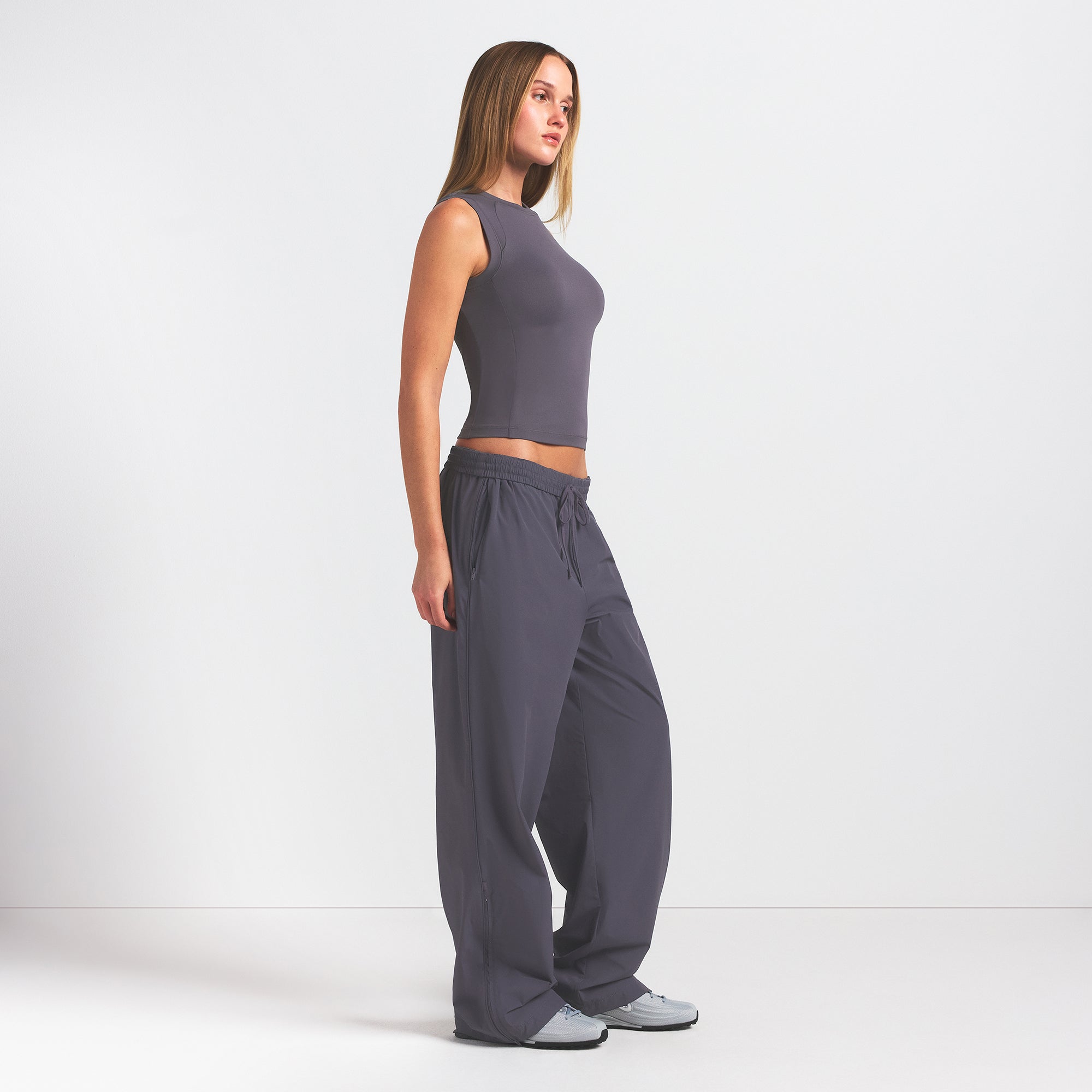 NikeSKIMS AIRY MUSCLE TEE | RAVEN - Sneaker Türkiye