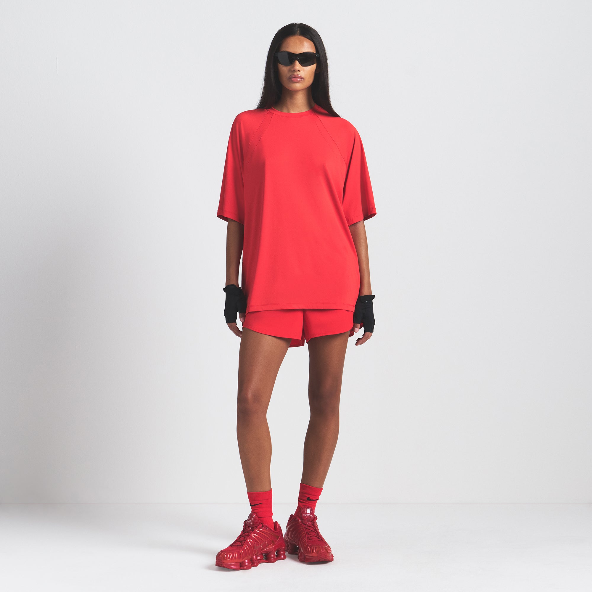 NikeSKIMS AIRY OVERBedenD TEE | RUBY - Sneaker Türkiye