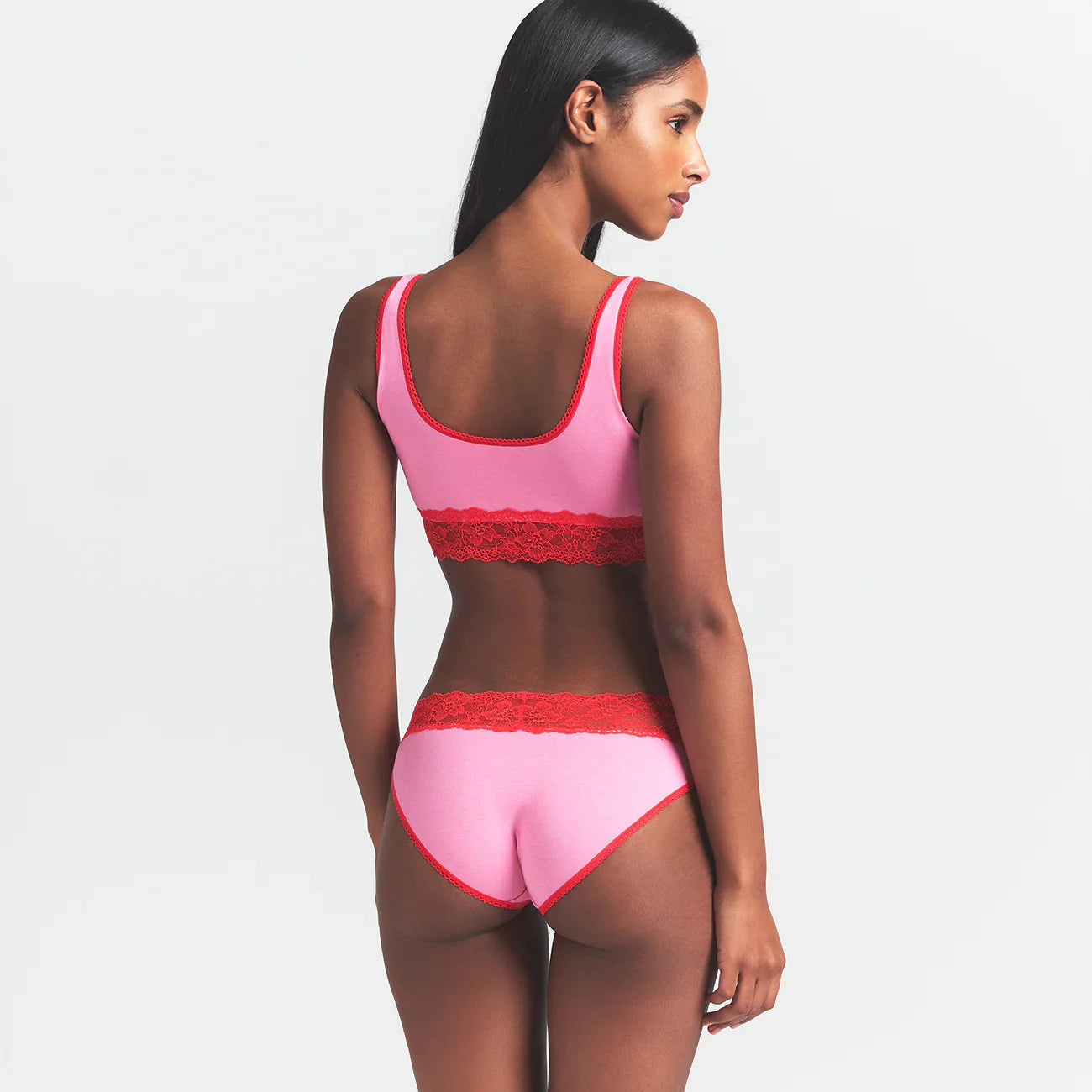SKIMS LIGHTWEIGHT COTTON WIDE LACE BRIEF | CARNATION CONTRAST - Sneaker Türkiye