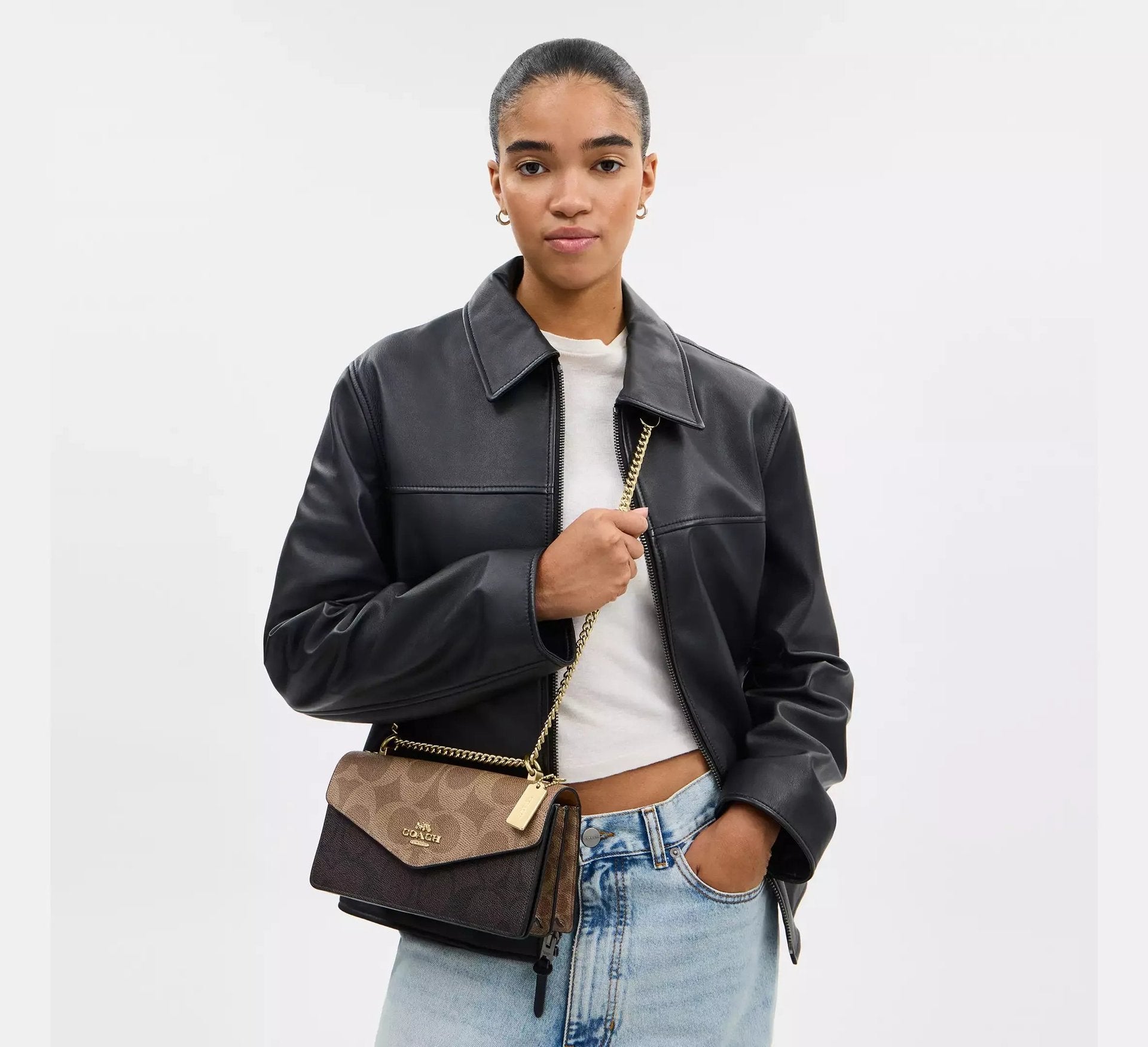 Coach Klare Envelope Crossbody Bag In Blocked Signature – Gold/Walnut/Tan - Sneaker Türkiye