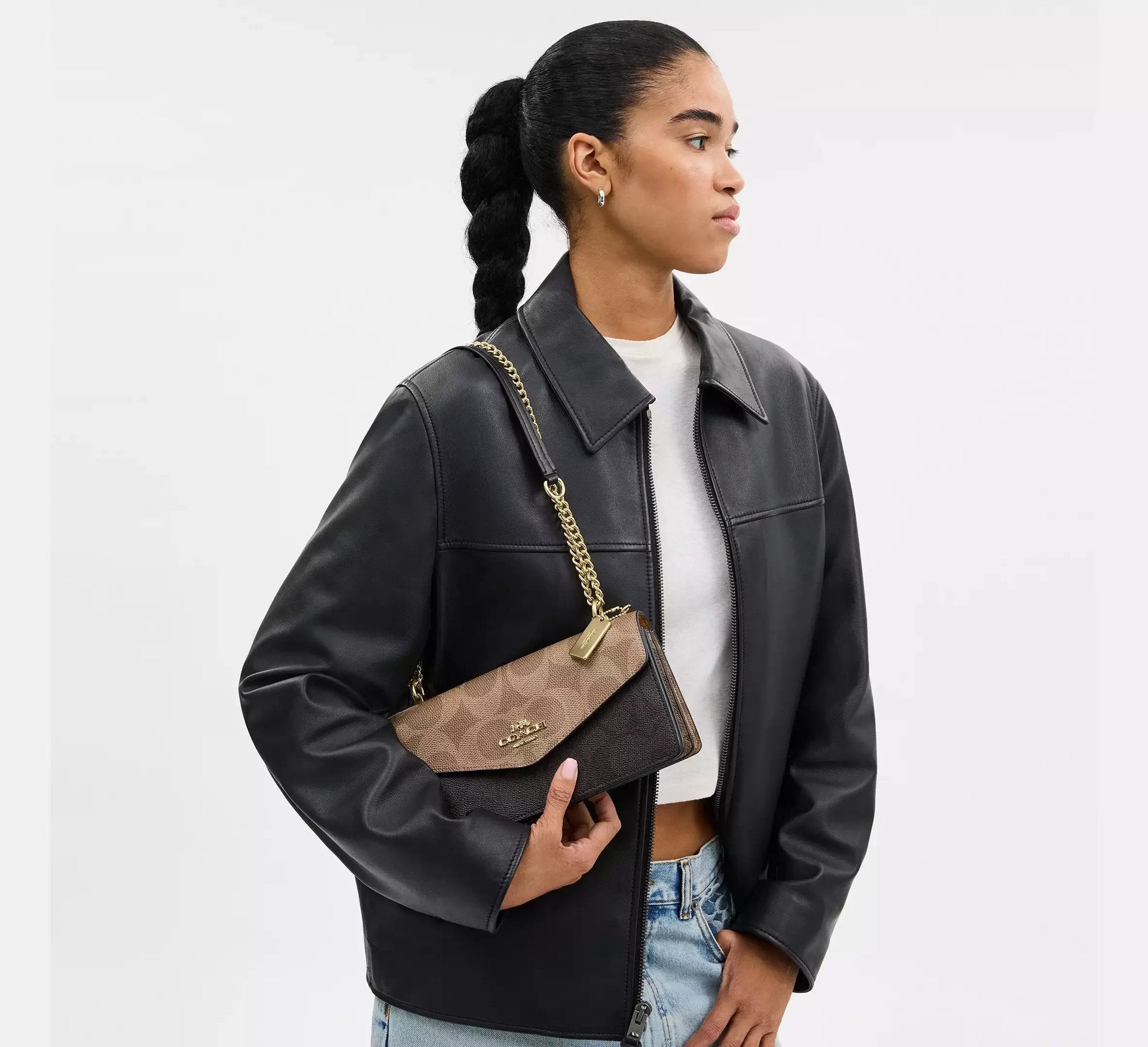 Coach Klare Envelope Crossbody Bag In Blocked Signature – Gold/Walnut/Tan - Sneaker Türkiye