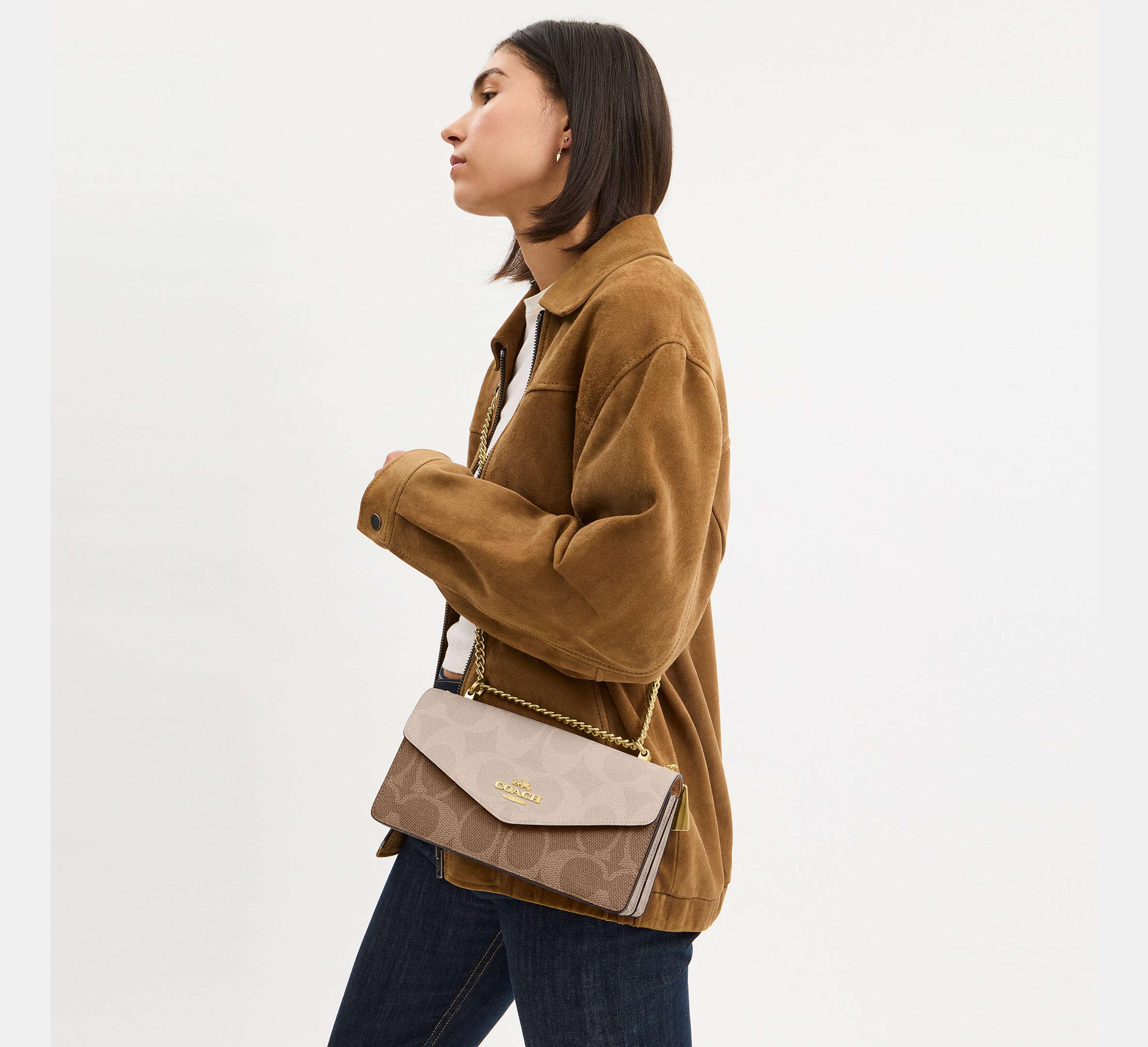 Coach Klare Envelope Crossbody Bag In Blocked Signature – Gold/Sand/Tan - Sneaker Türkiye
