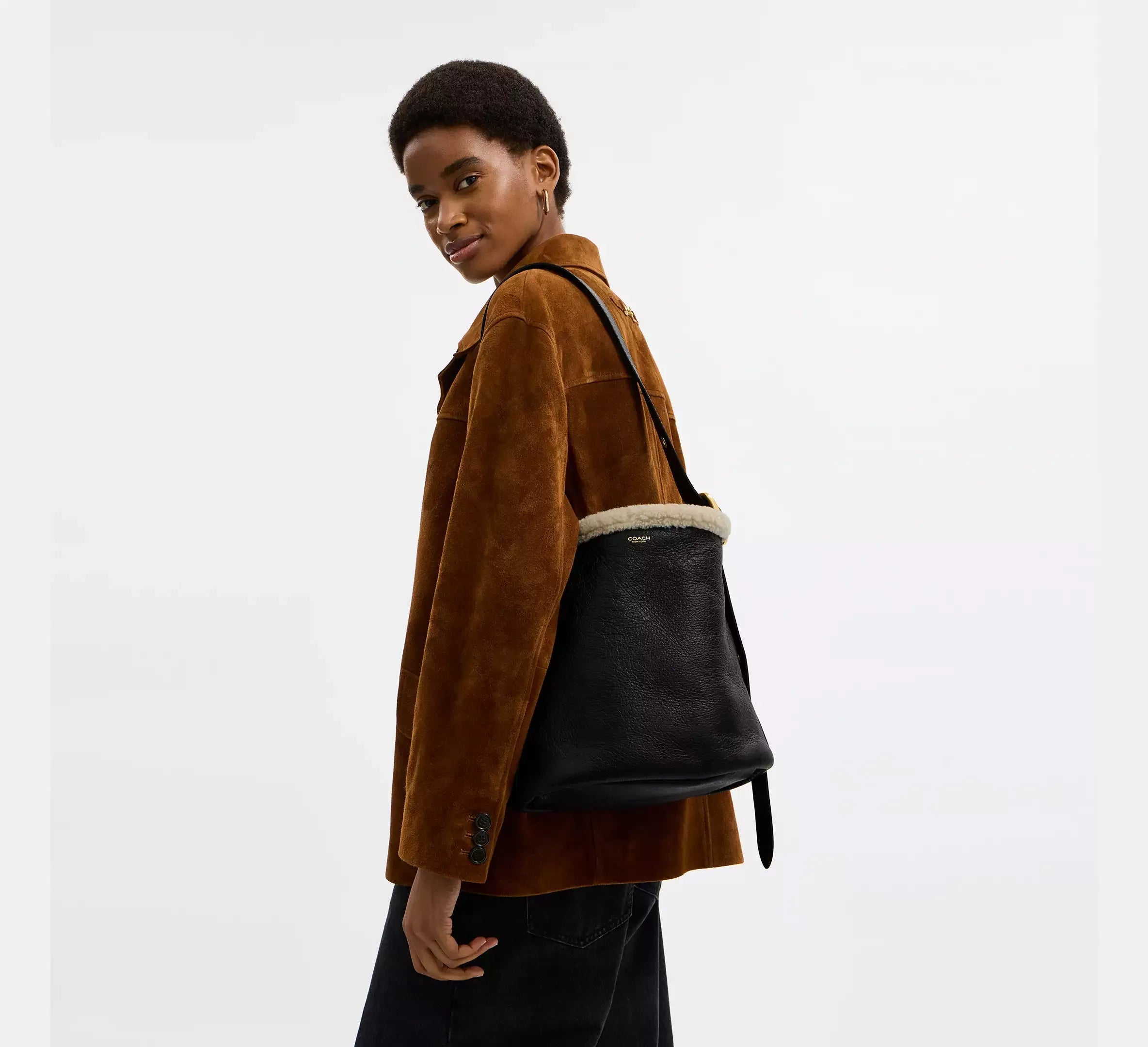 Coach Bleecker Bucket Bag In Shearling – Shearling/Brass/Black Natural - Sneaker Türkiye