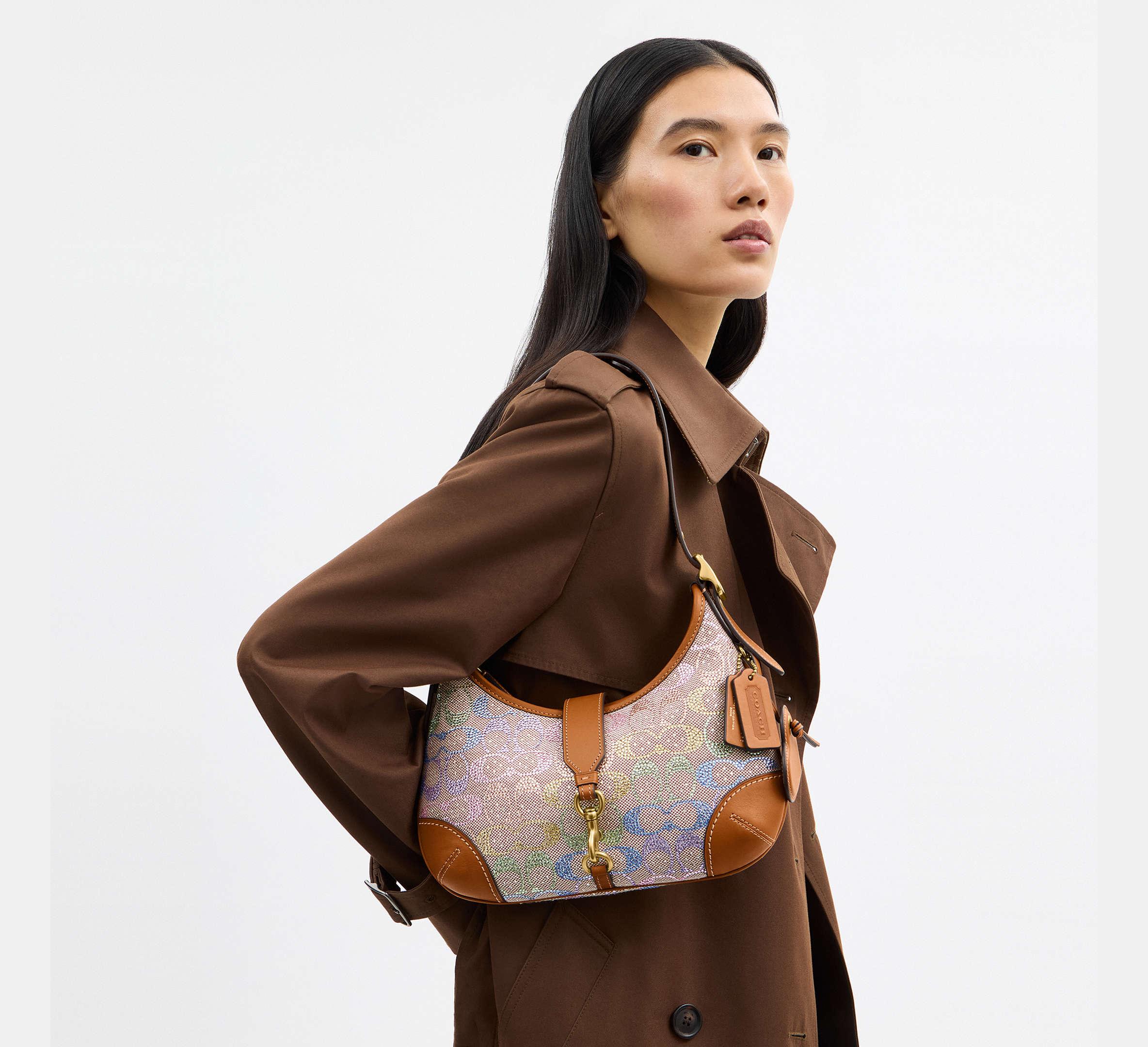 Coach Hamptons Hobo Bag In Crystal Signature Jacquard – Brass/Rainbow Multi - Sneaker Türkiye
