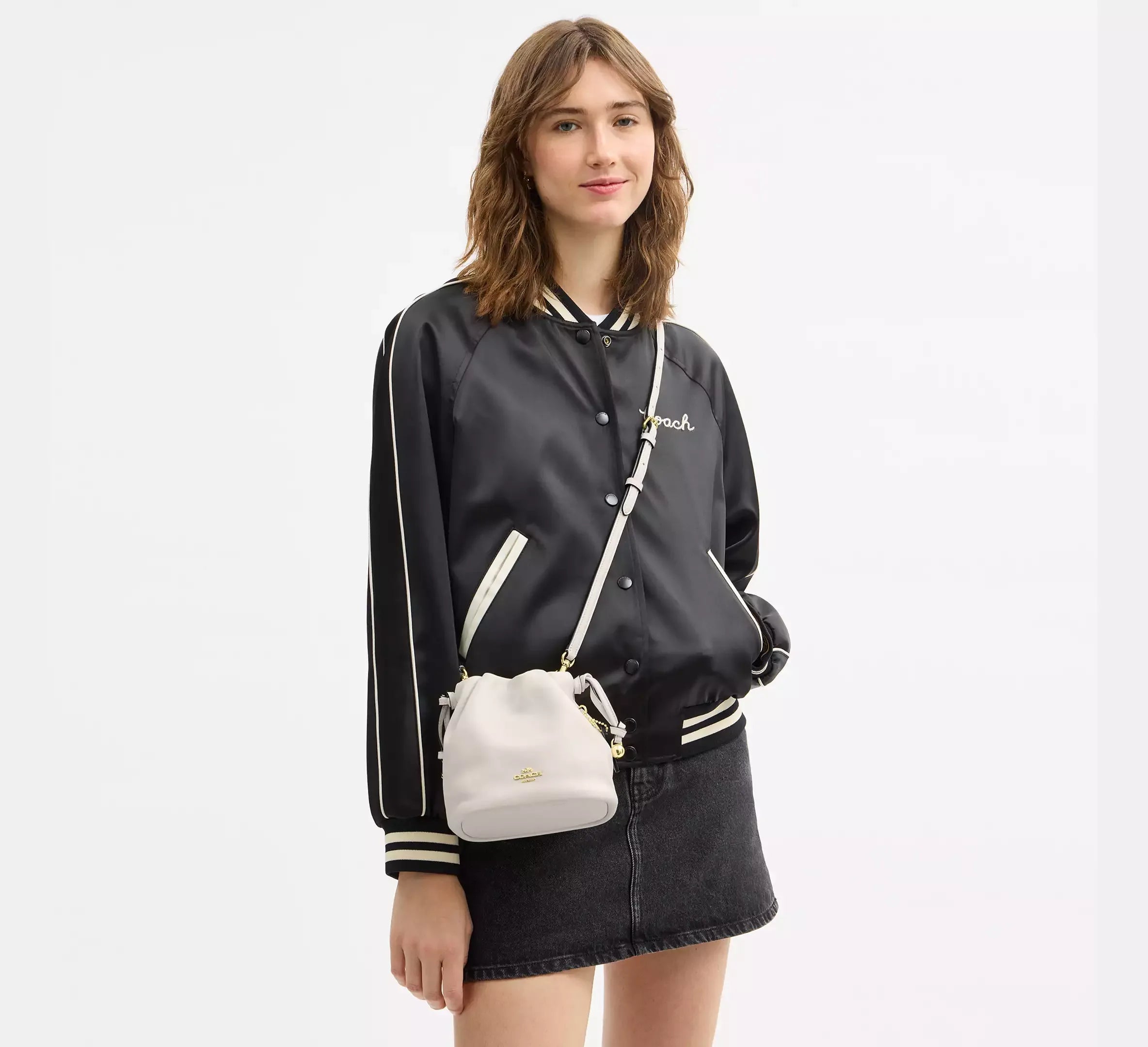 Coach Faye Mini Drawstring Bag With Ruching – Gold/Chalk - Sneaker Türkiye