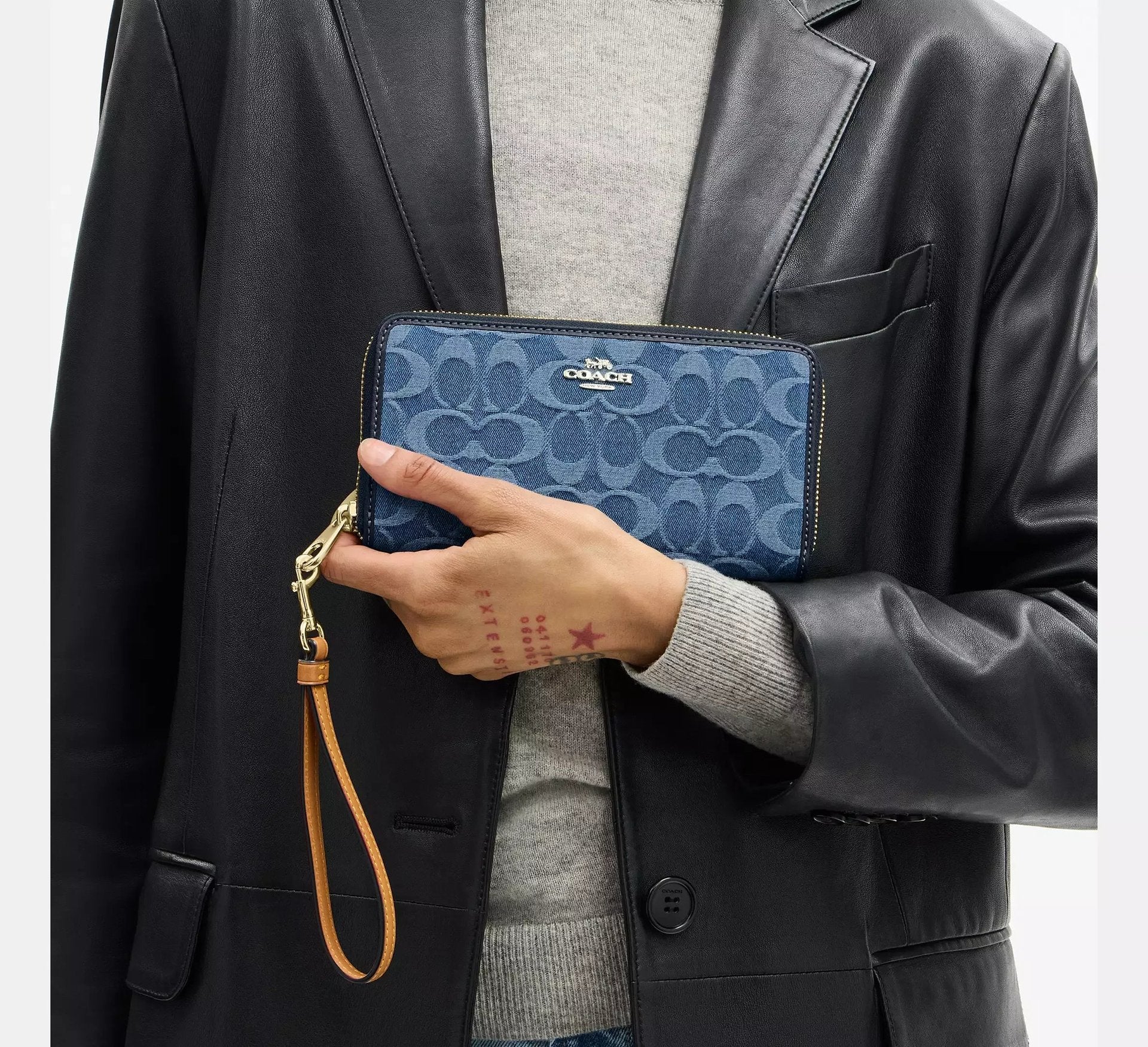 Coach Long Zip Around Wallet In Signature Denim – Gold/Indigo - Sneaker Türkiye