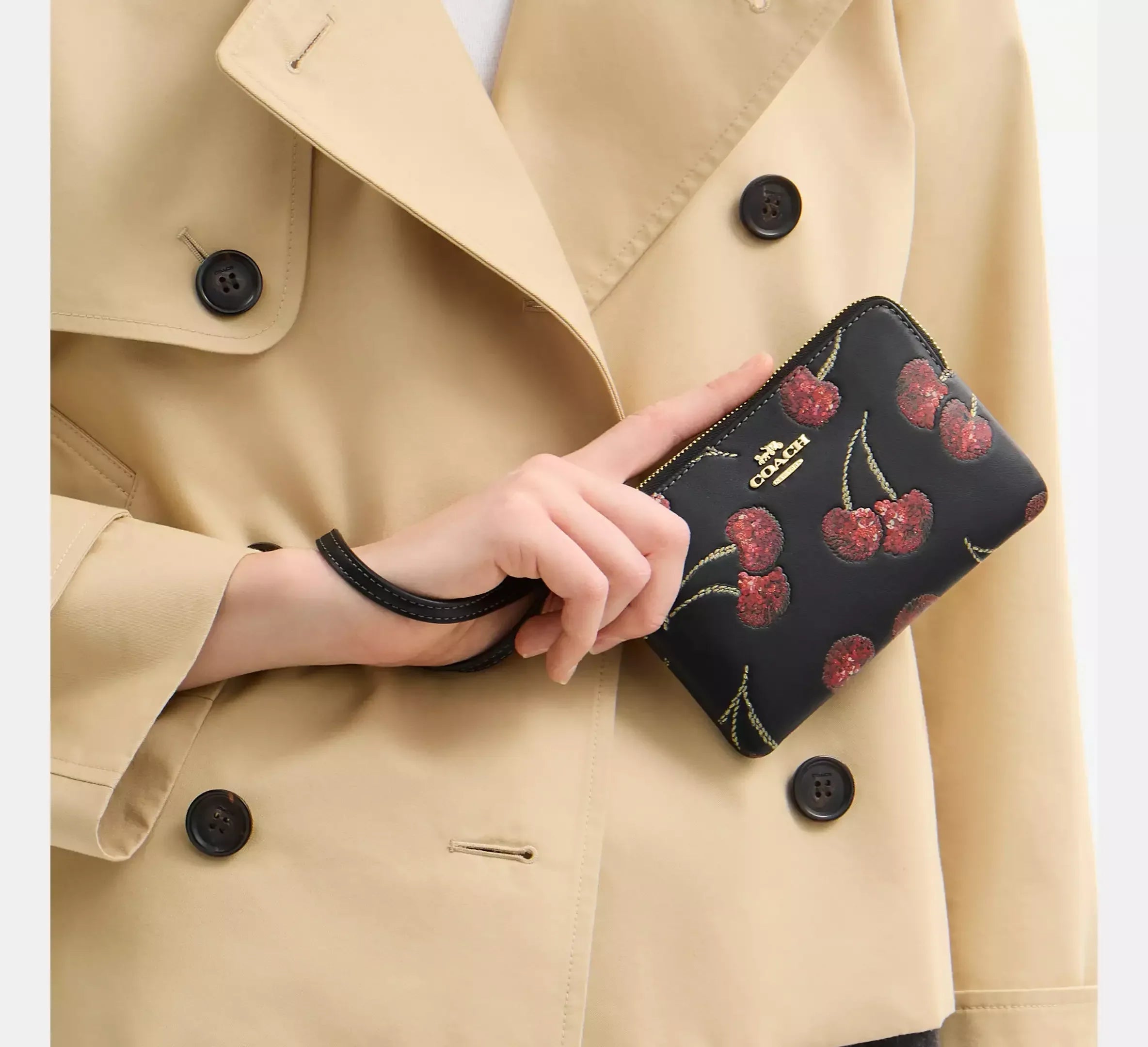 Coach Corner Zip Wristlet With Cherry Print – Gold/Black Multi - Sneaker Türkiye