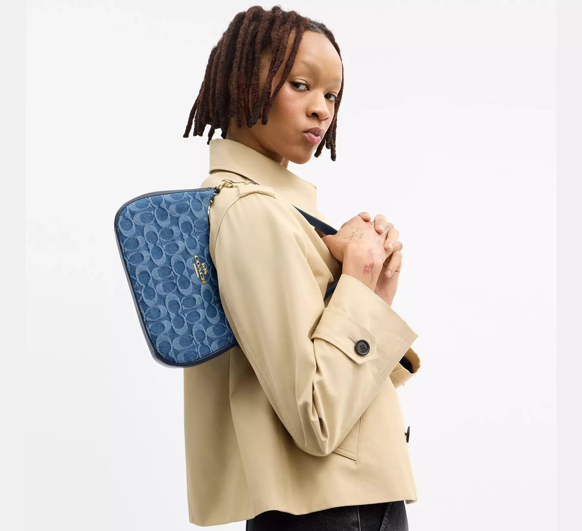 Coach Teri Shoulder Bag In Signature Denim – Gold/Indigo - Sneaker Türkiye