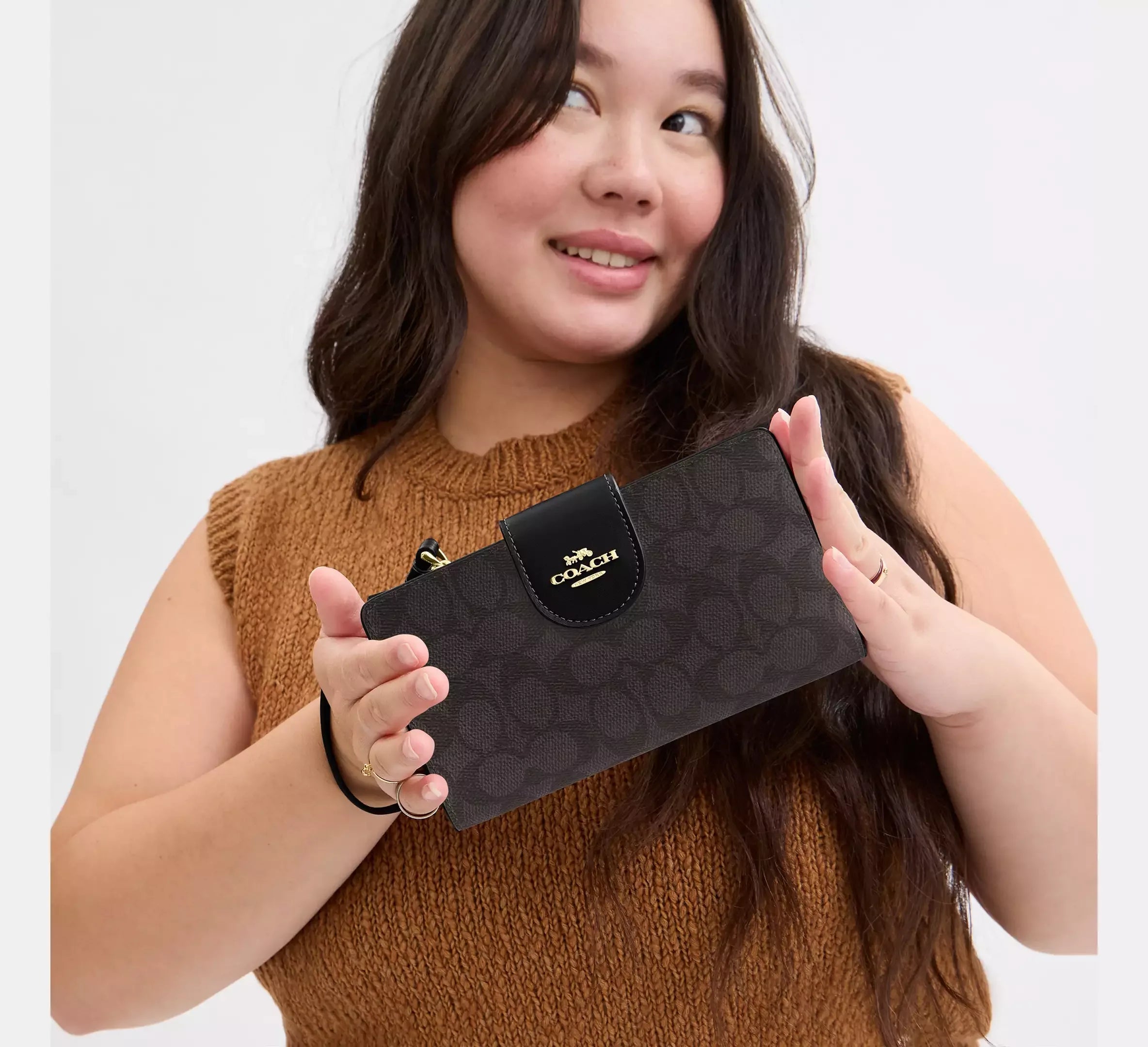 Coach Phone Wallet In Signature – Gold/Walnut/Black - Sneaker Türkiye