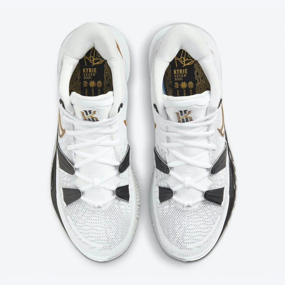 Kyrie 7 Championship yazısını büyük harflerle şöyle yazabilirsiniz: **KYRIE 7 CHAMPIONSHIP** - Sneaker Türkiye