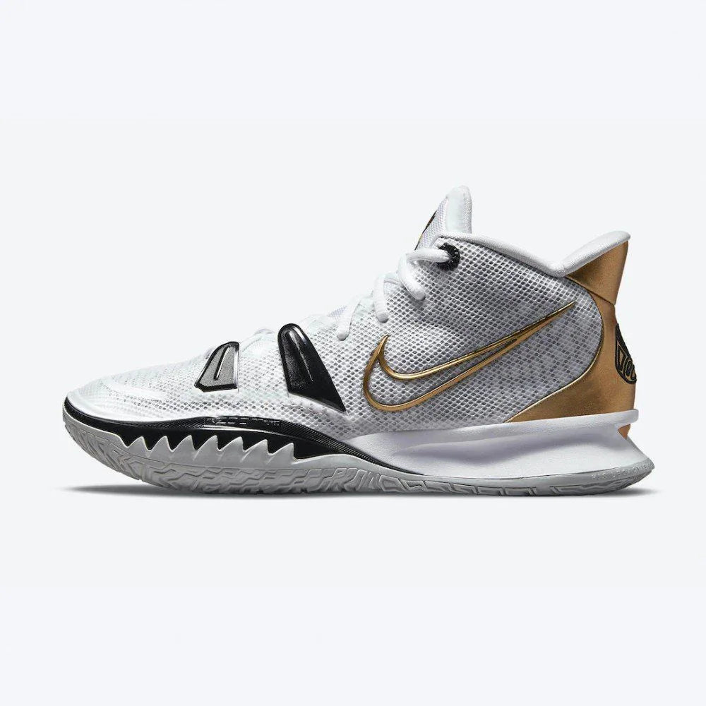 Kyrie 7 Championship yazısını büyük harflerle şöyle yazabilirsiniz: **KYRIE 7 CHAMPIONSHIP** - Sneaker Türkiye