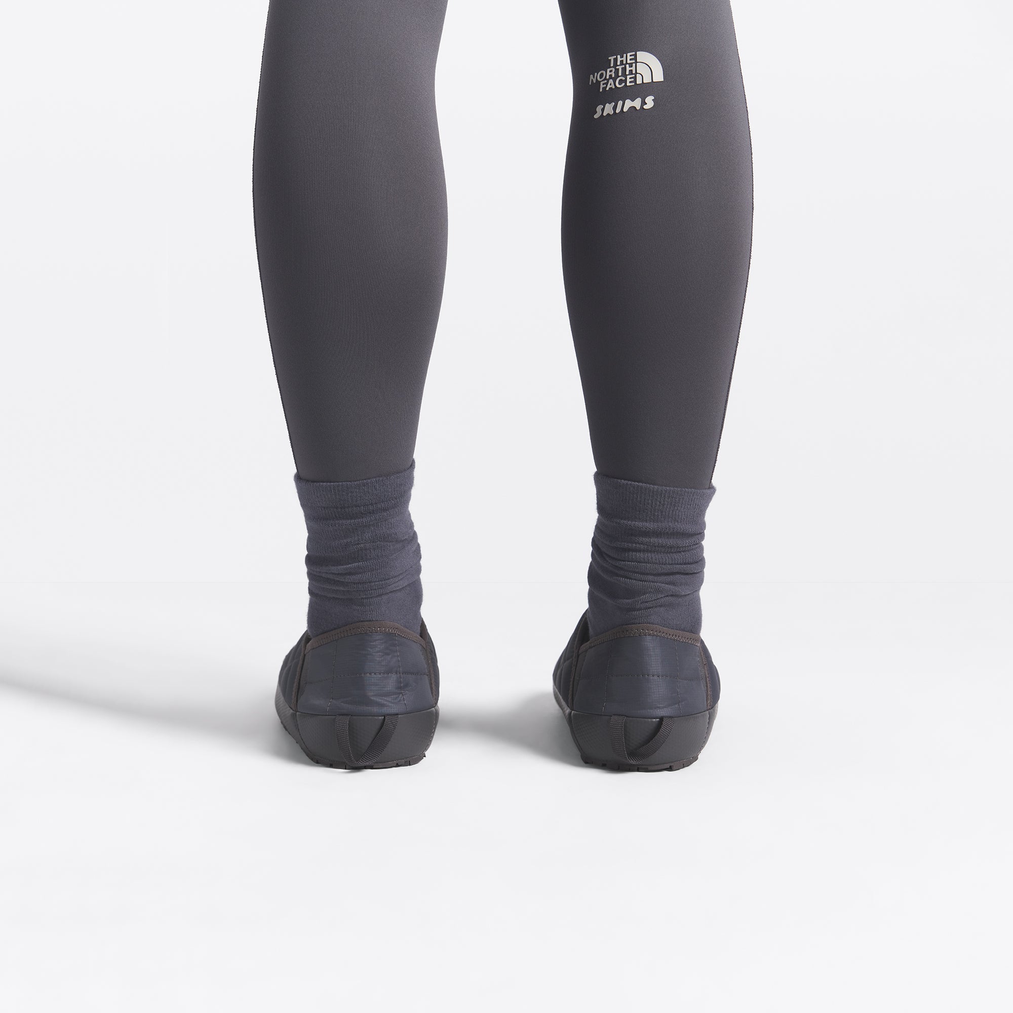 THE NORTH FACE X SKIMS THERMOBALL TRACTION MULE V | GUNMETAL - Sneaker Türkiye