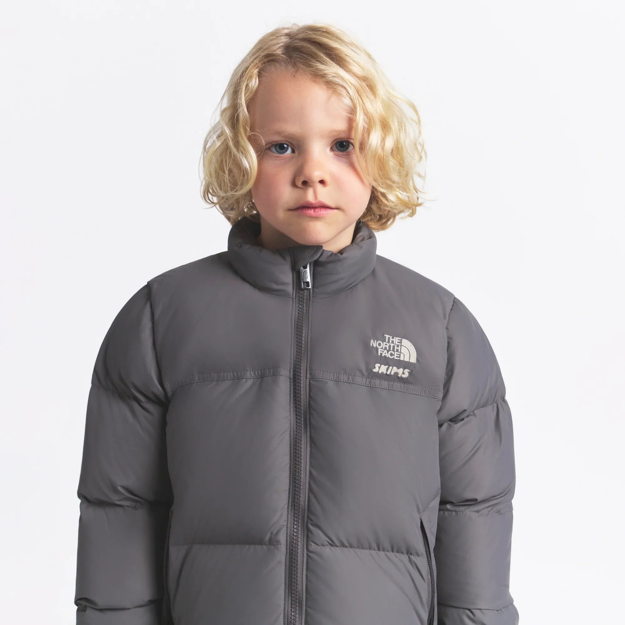 THE NORTH FACE X SKIMS KIDS’ 1996 NUPTSE JACKET | GUNMETAL - Sneaker Türkiye