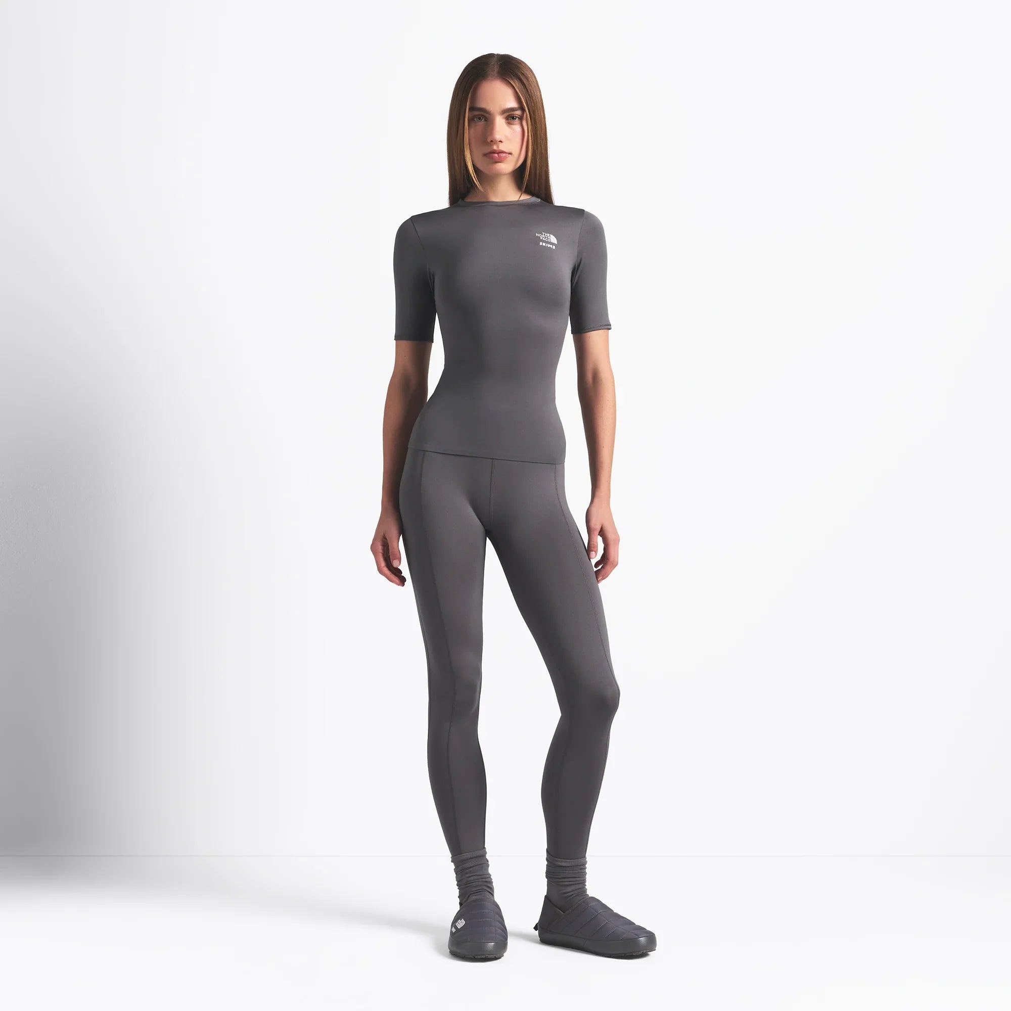 THE NORTH FACE X SKIMS REFINA SHORT SLEEVE TOP | GUNMETAL - Sneaker Türkiye