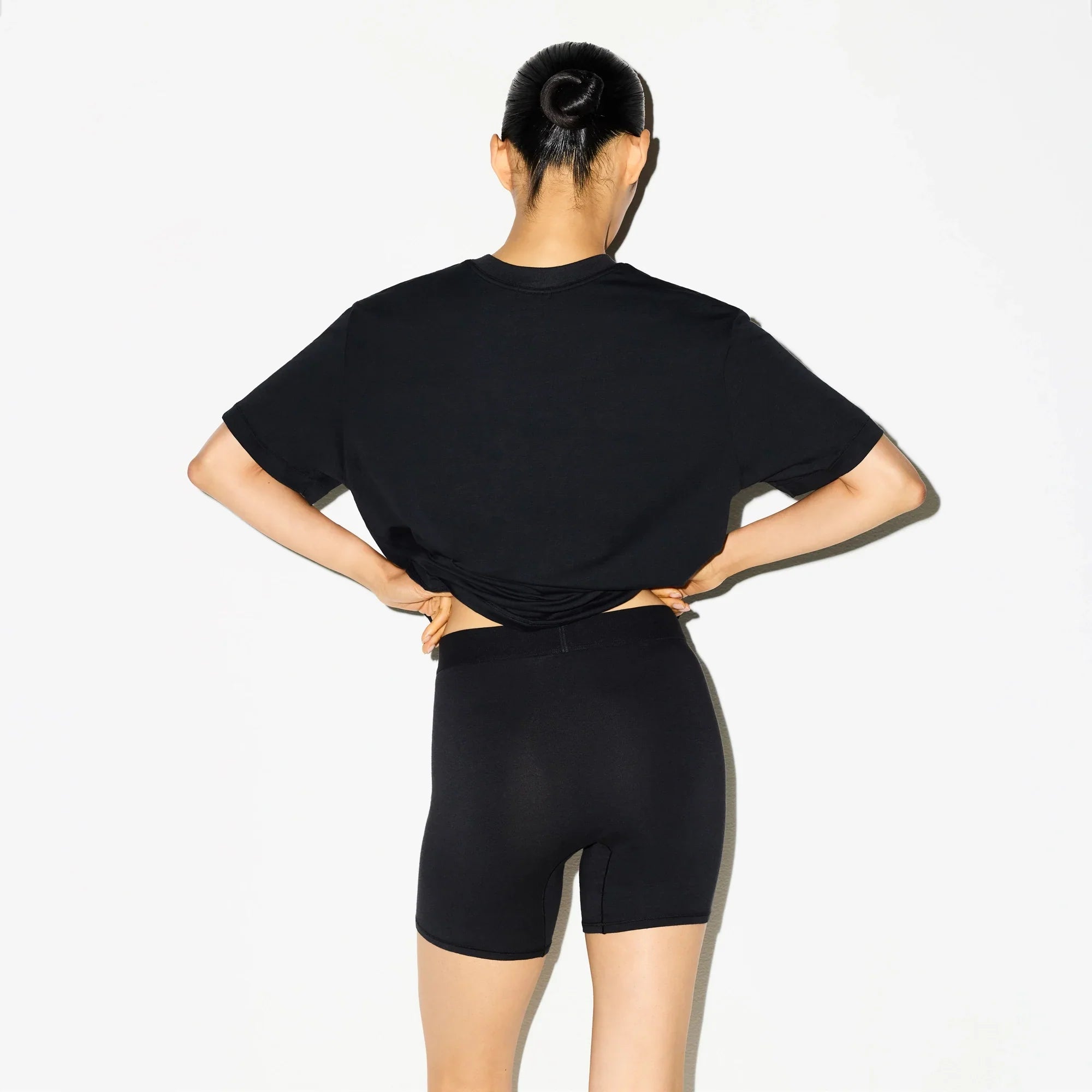 SKIMS BOYFRIEND BOXER | ONYX - Sneaker Türkiye