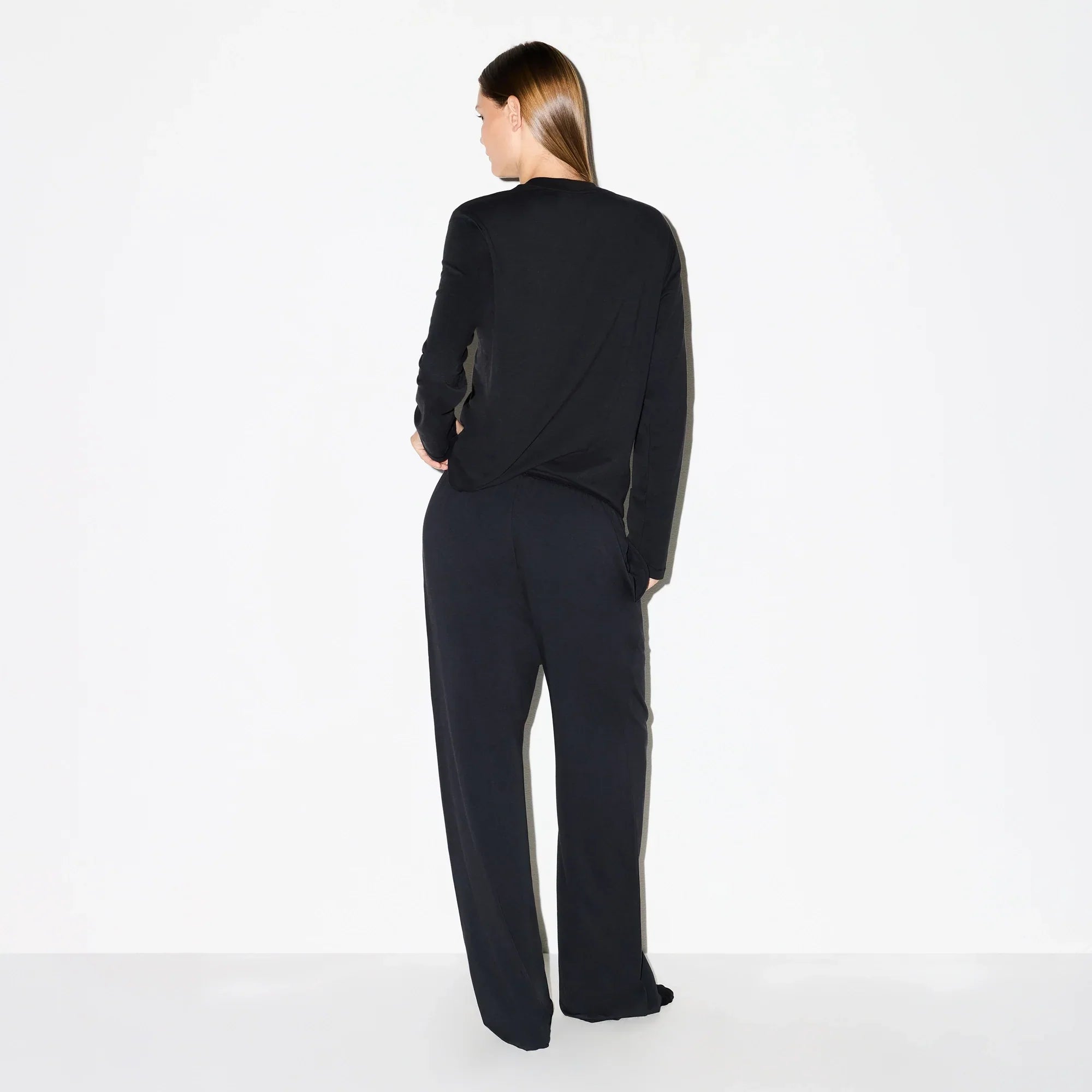SKIMS BOYFRIEND LONG SLEEVE T-SHIRT | ONYX - Sneaker Türkiye