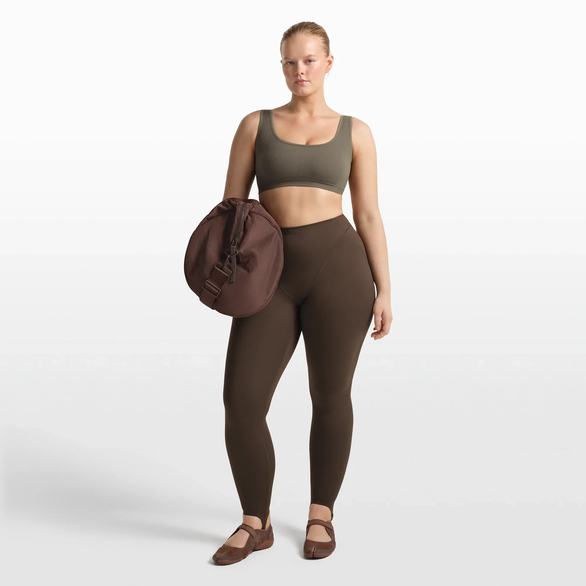 NikeSKIMS RIBBED SEAMLESS SCOOP BRA | DUSTY OAKMOSS - Sneaker Türkiye