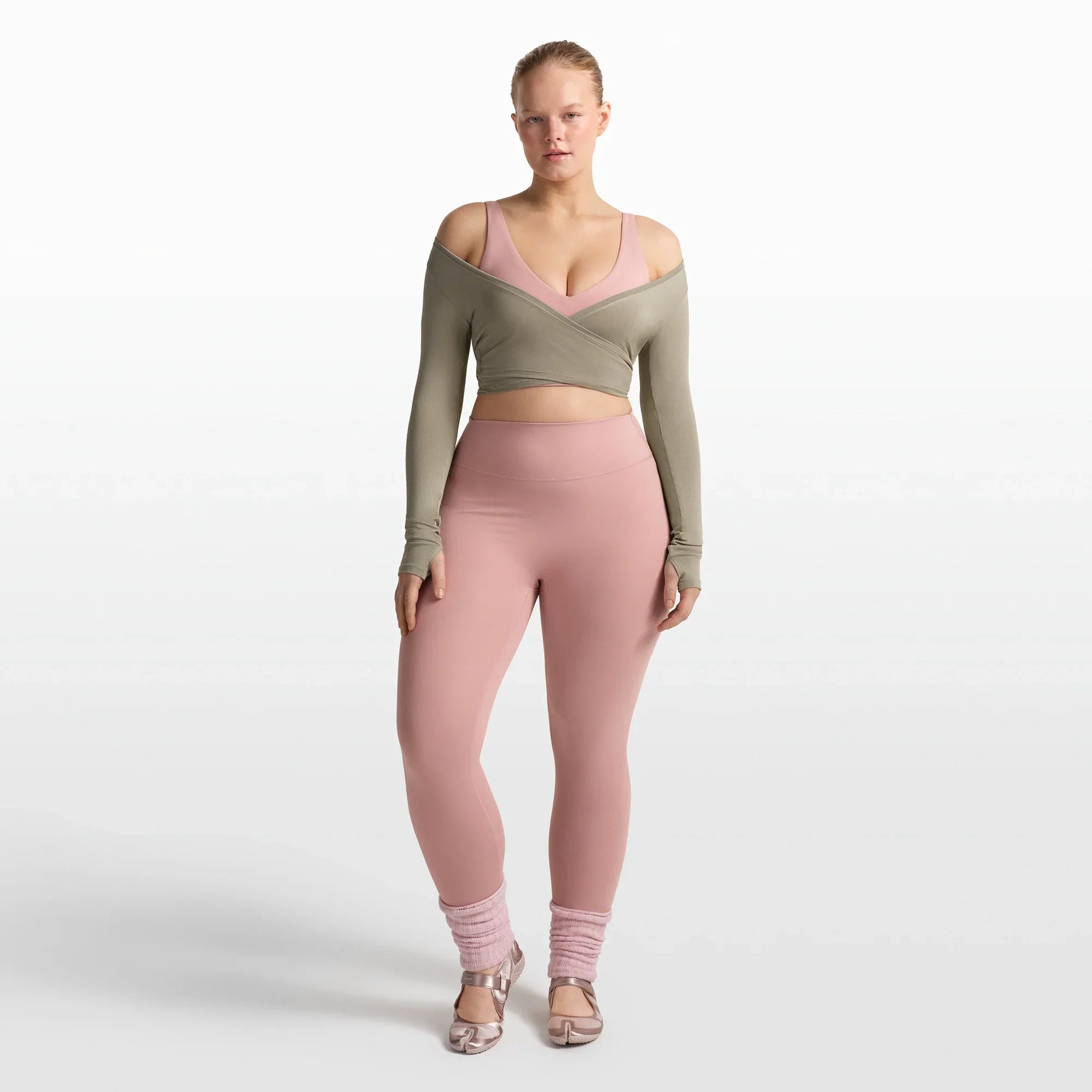 NikeSKIMS MATTE V-NECK BRA TOP | HIMALAYAN - Sneaker Türkiye