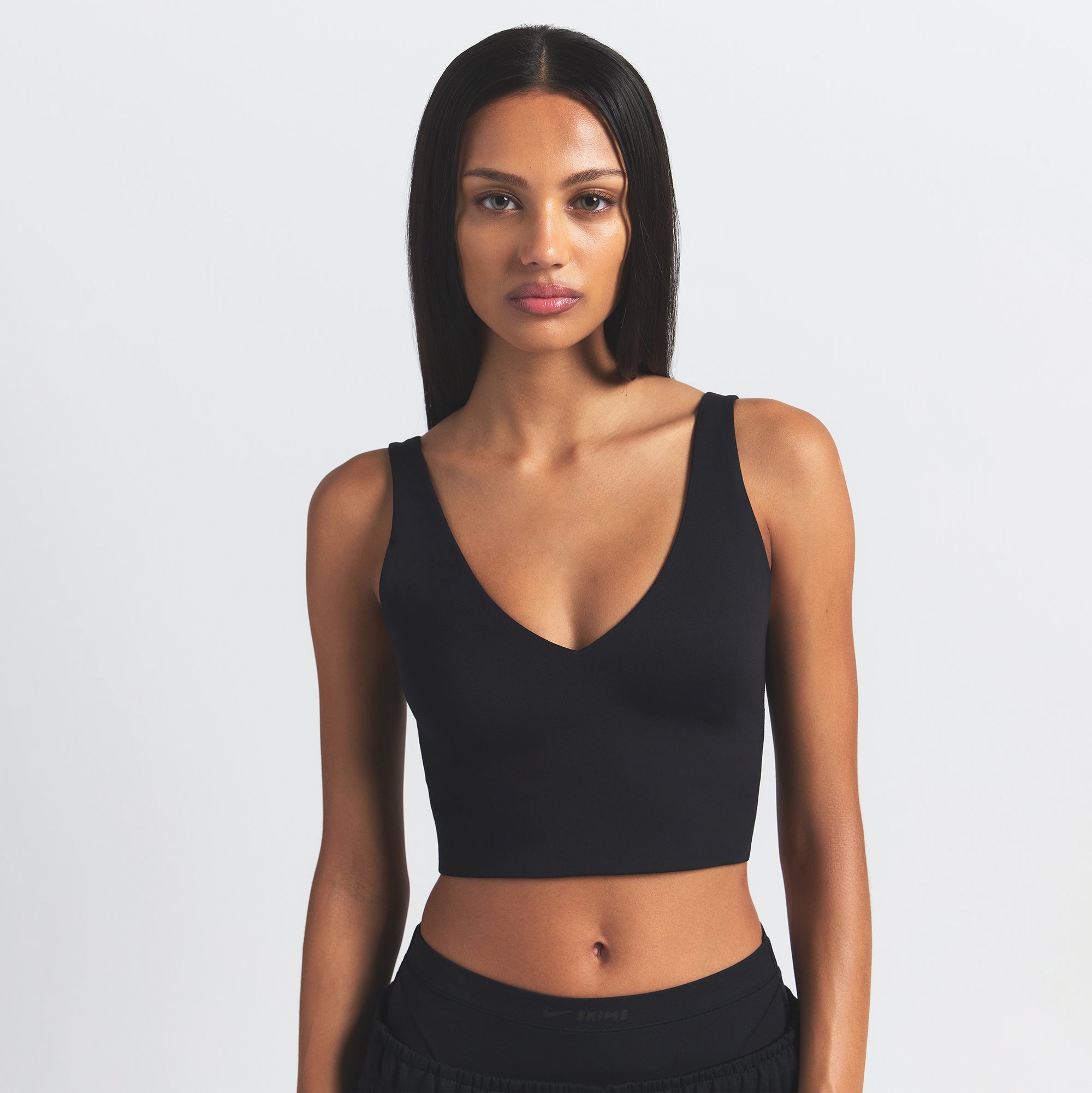 NikeSKIMS MATTE V-NECK BRA TOP | OBSIDIAN - Sneaker Türkiye