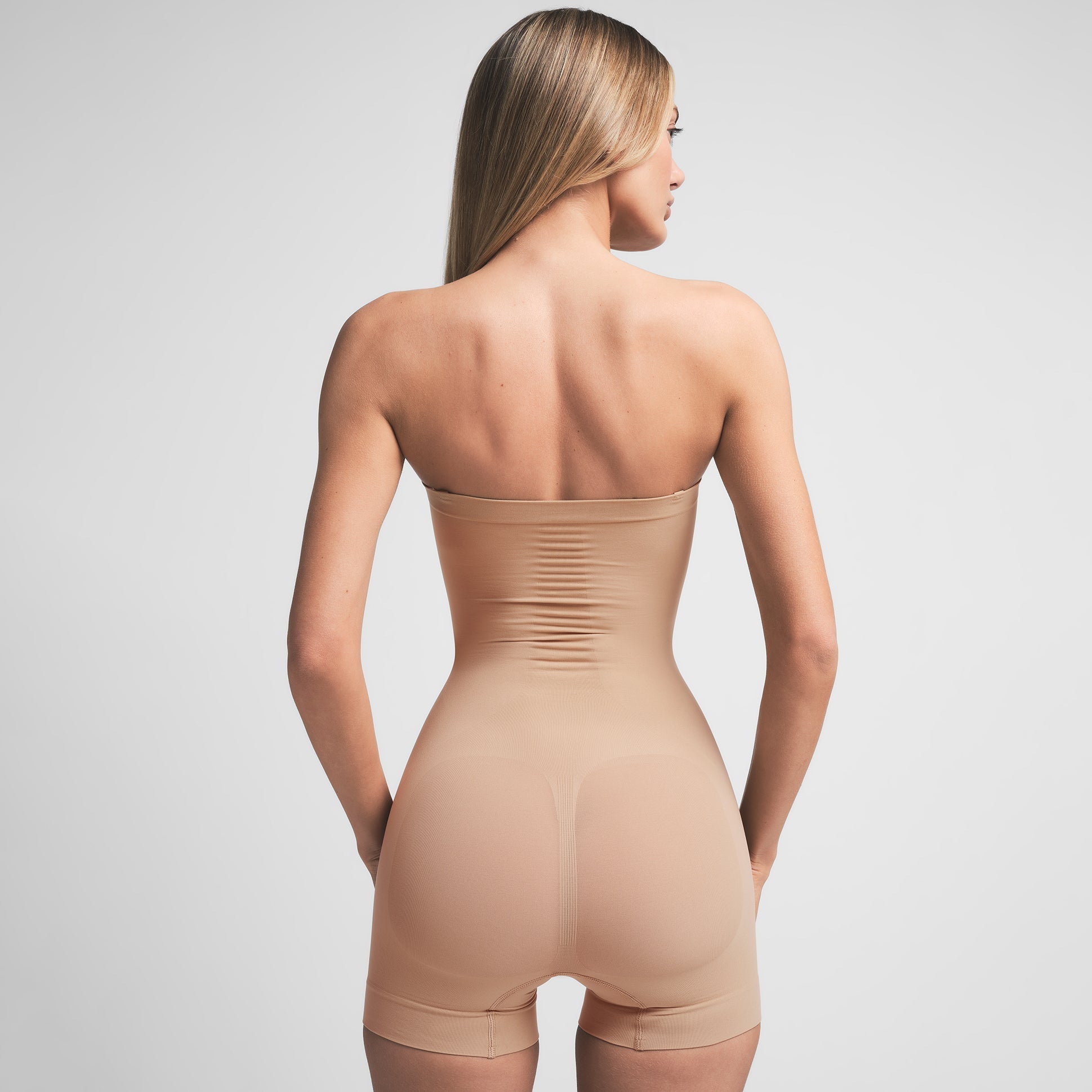 SKIMS SEAMLESS SCULPT STRAPLESS SHORTIE BODYSUIT | CLAY - Sneaker Türkiye