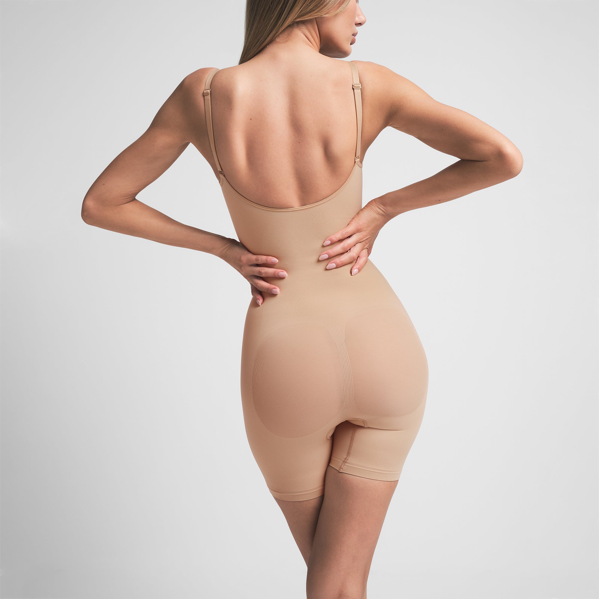 SKIMS SEAMLESS SCULPT MID THIGH BODYSUIT | CLAY - Sneaker Türkiye
