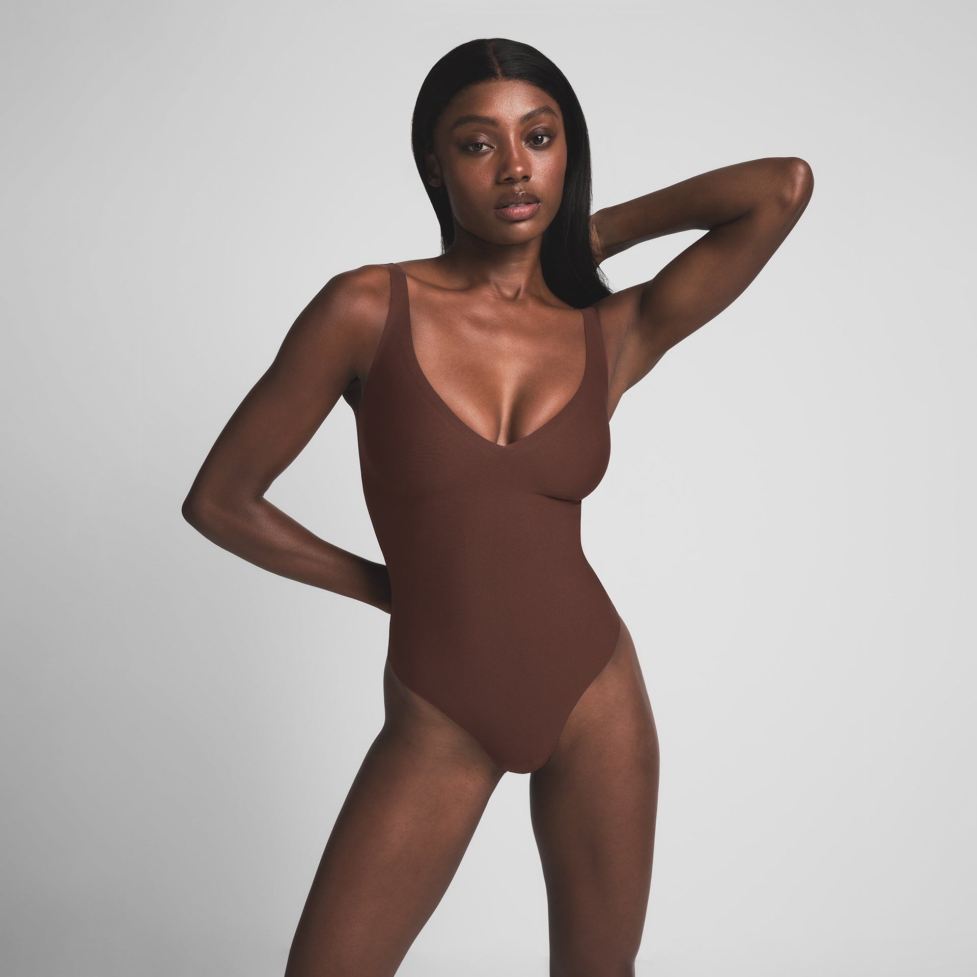 SKIMS BODY UNLINED PLUNGE THONG BODYSUIT | COCOA - Sneaker Türkiye