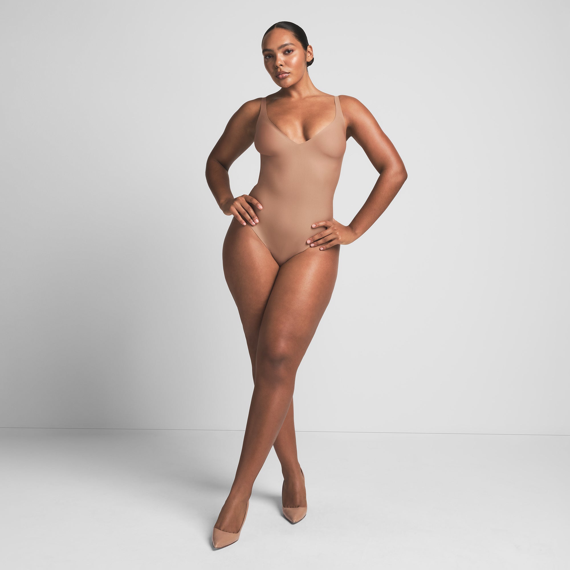 SKIMS BODY UNLINED PLUNGE THONG BODYSUIT | SIENNA - Sneaker Türkiye