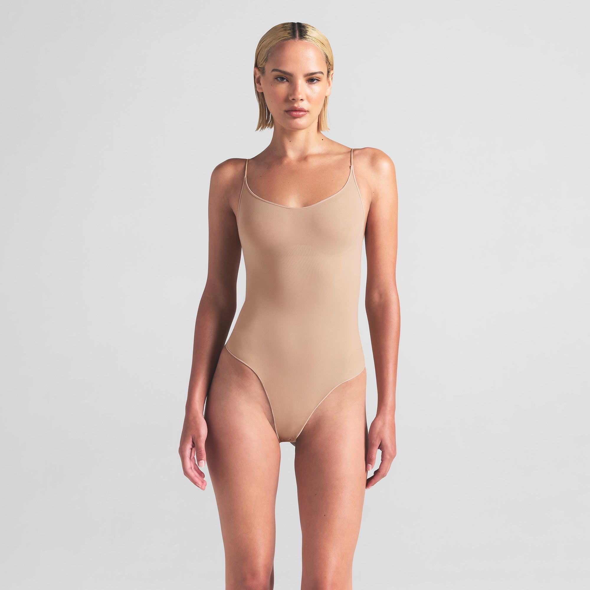 SKIMS SHEER SEAMLESS THONG BODYSUIT | CLAY - Sneaker Türkiye