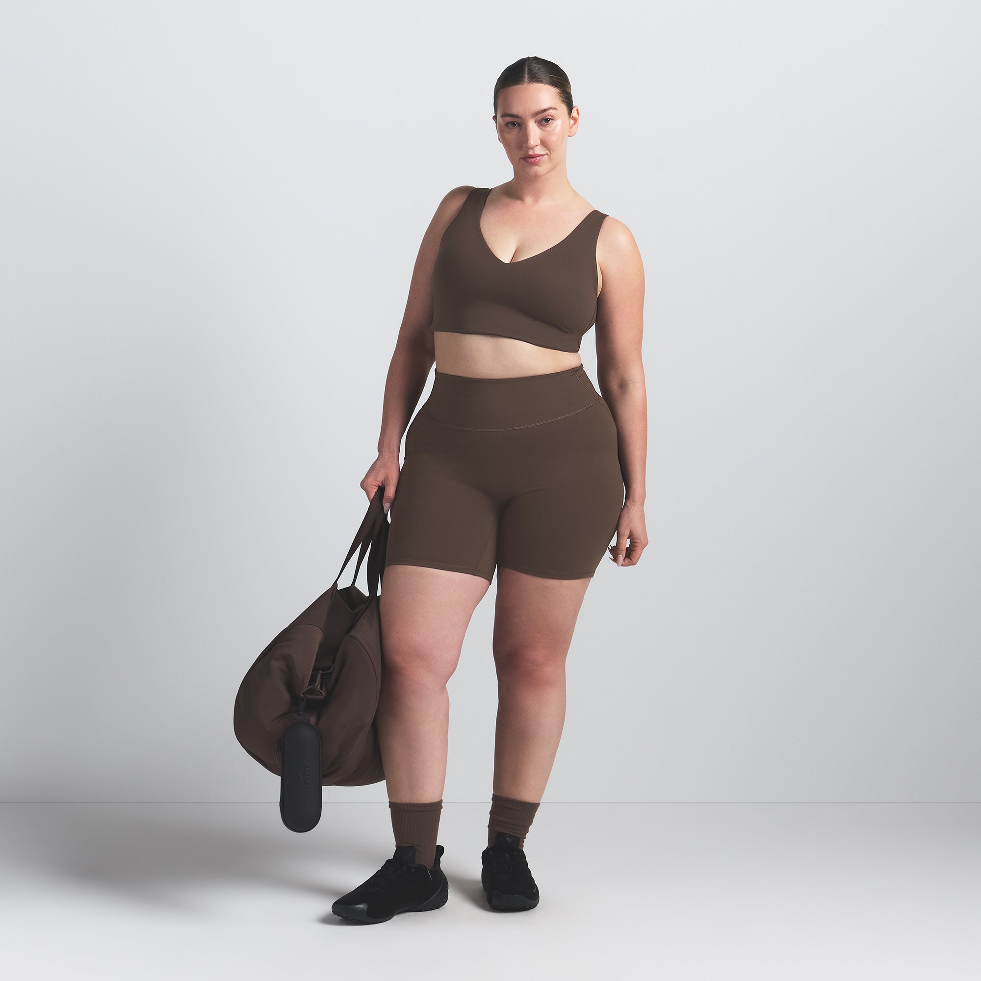 NikeSKIMS MATTE 5″ BIKER SHORT | DARK SEPIA - Sneaker Türkiye