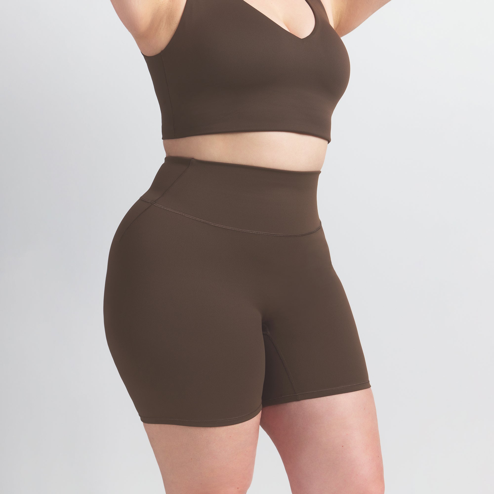 NikeSKIMS MATTE 5″ BIKER SHORT | DARK SEPIA - Sneaker Türkiye